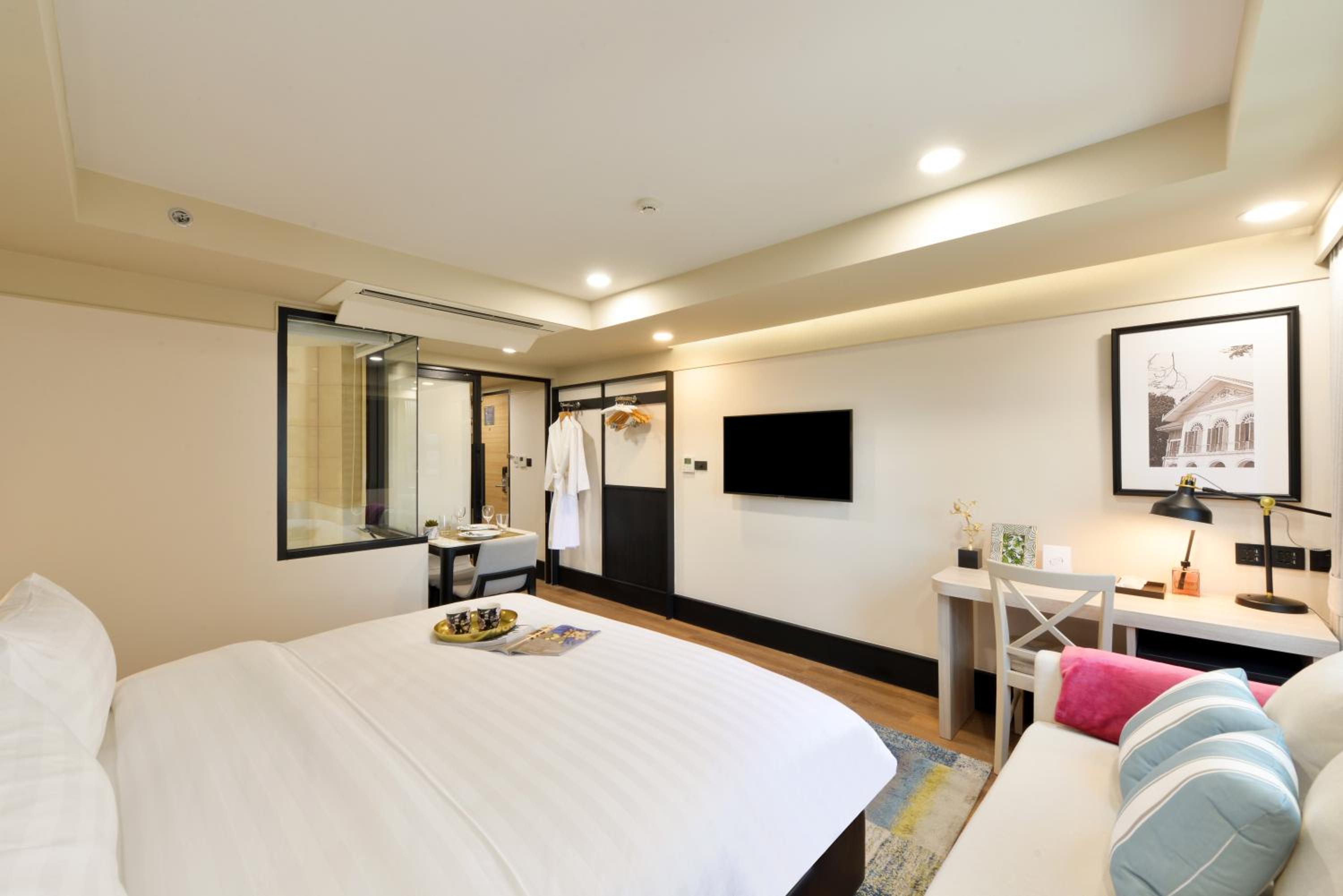 One-Bedroom Deluxe photo 2