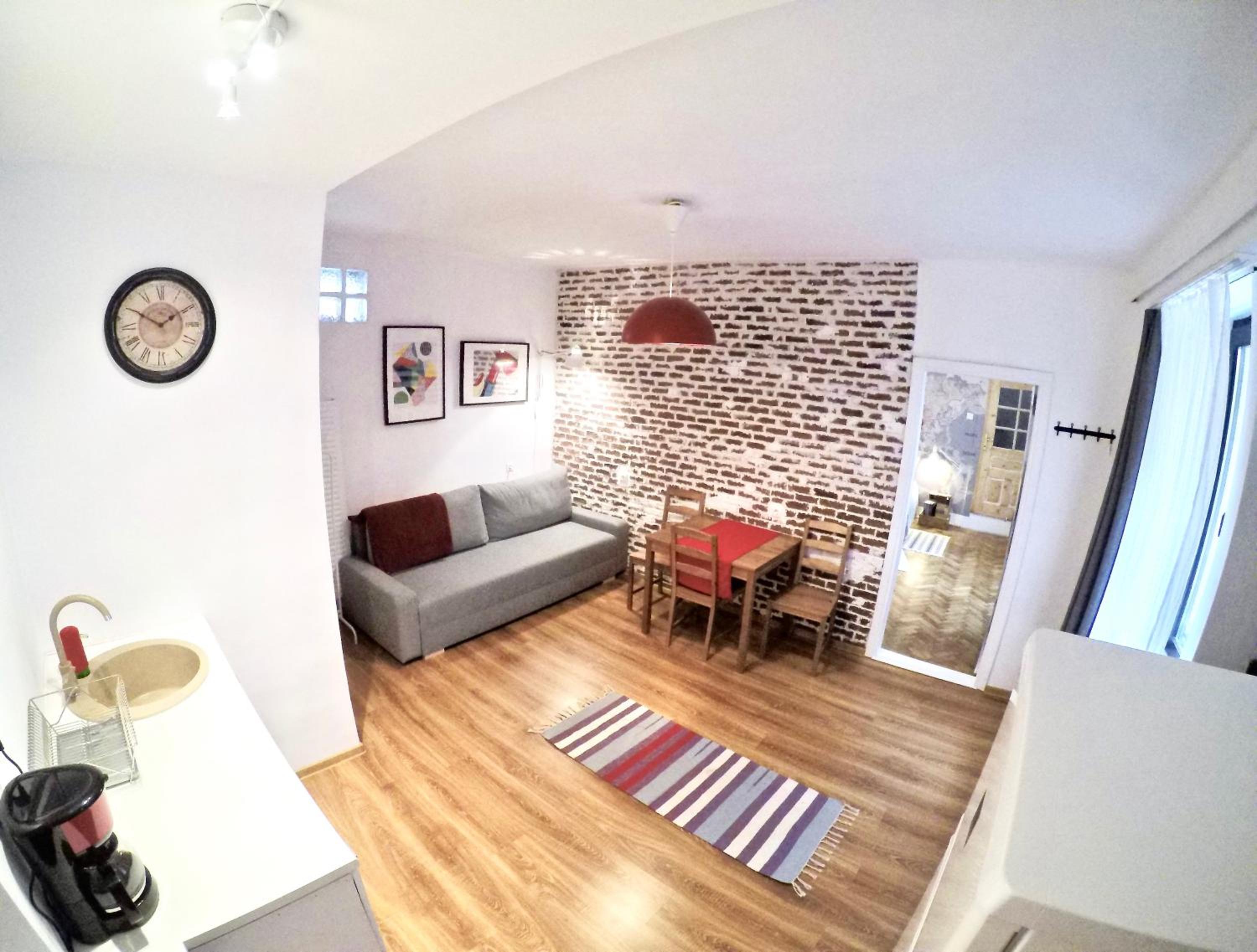 Studio Apartment - Photo 6
