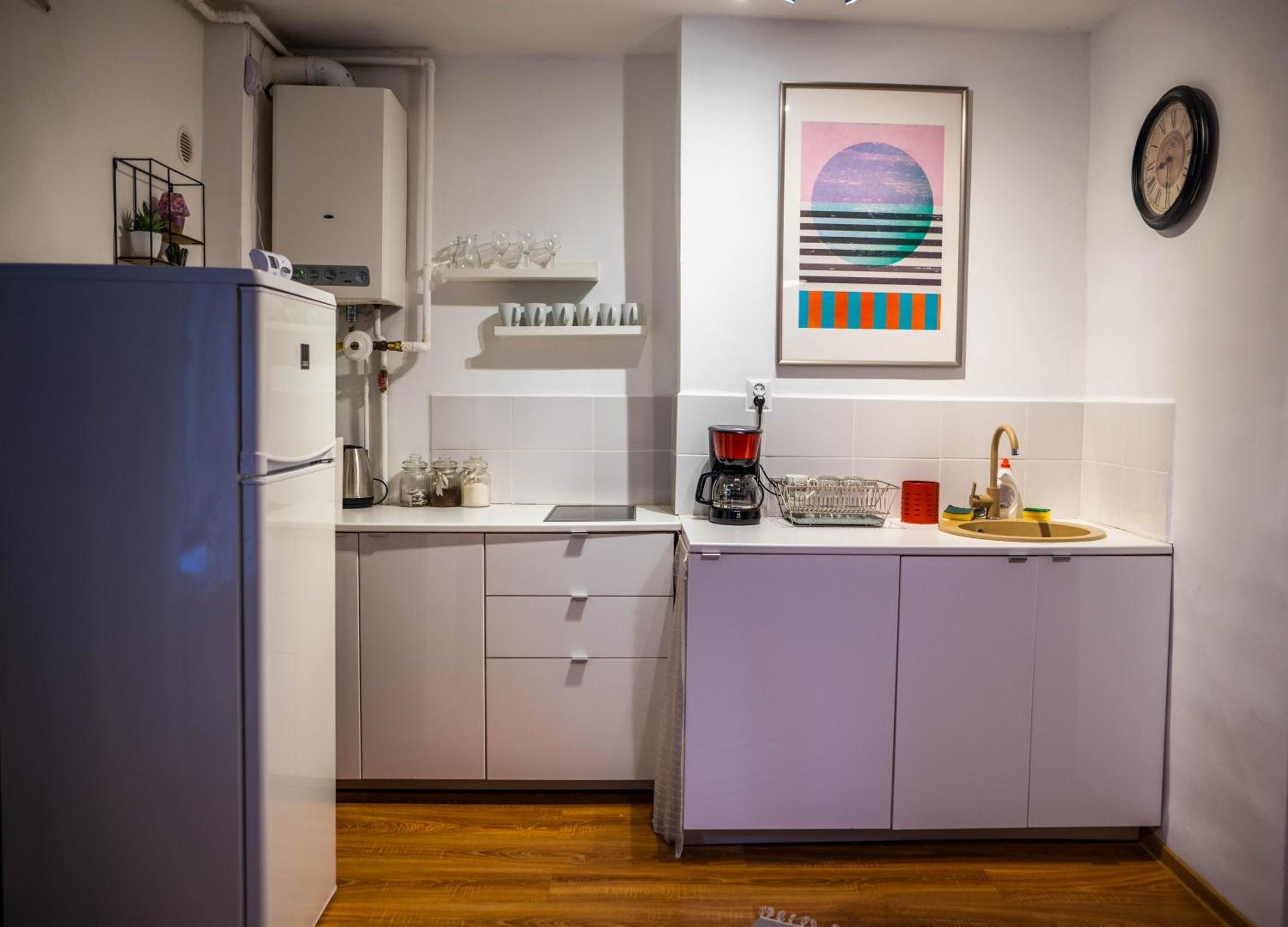 Studio Apartment - Photo 34