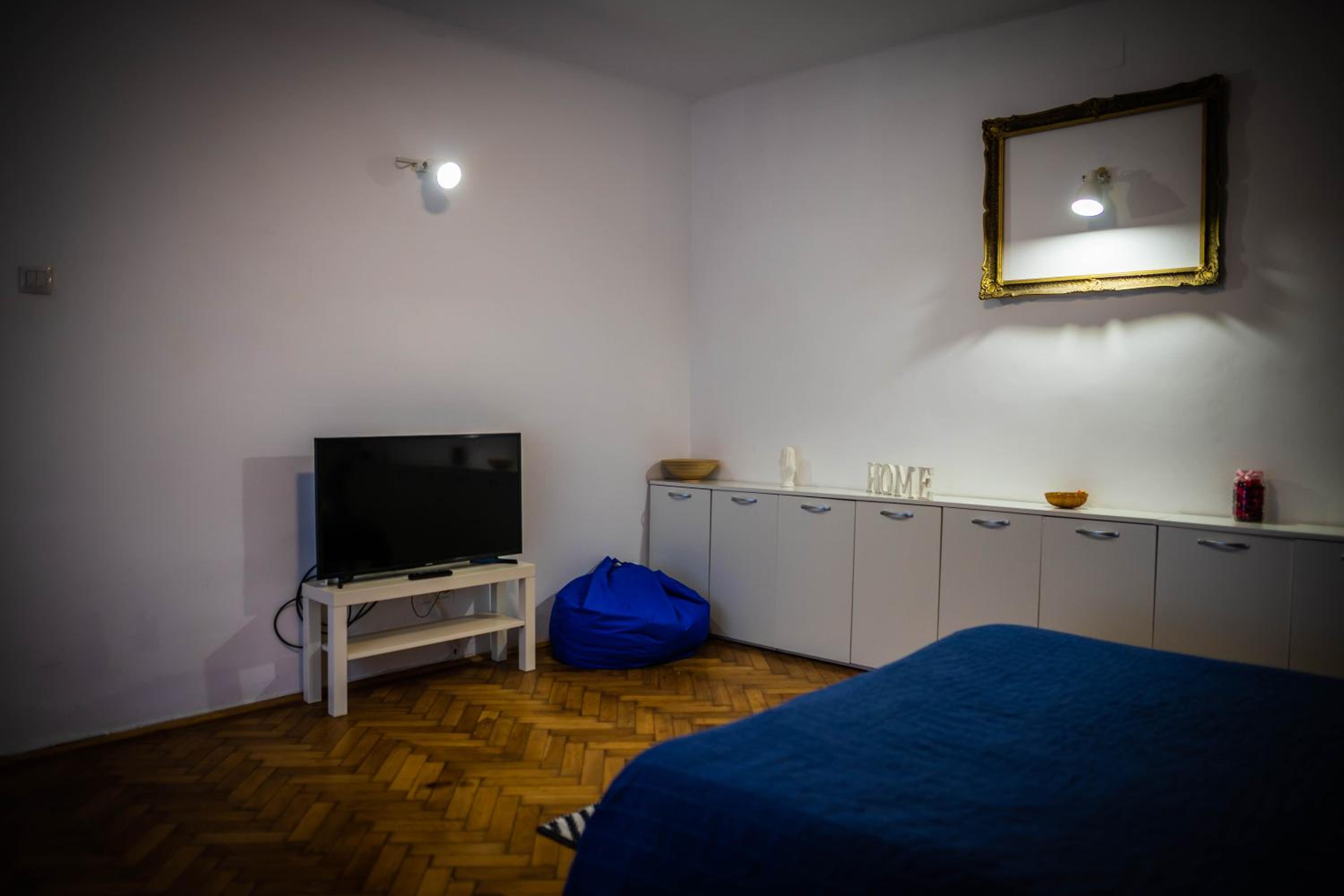 Studio Apartment - Photo 36
