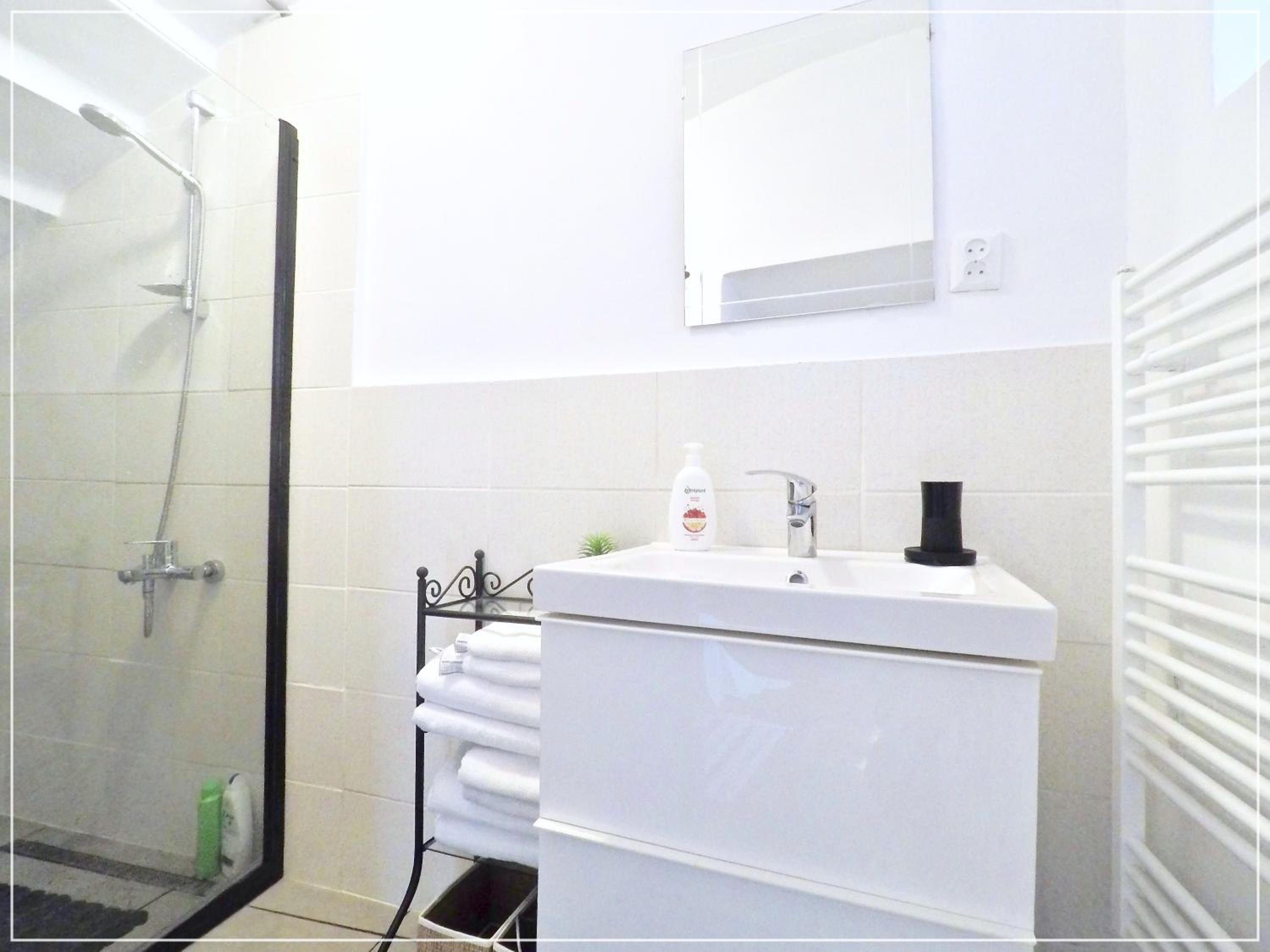 Studio Apartment - Photo 41