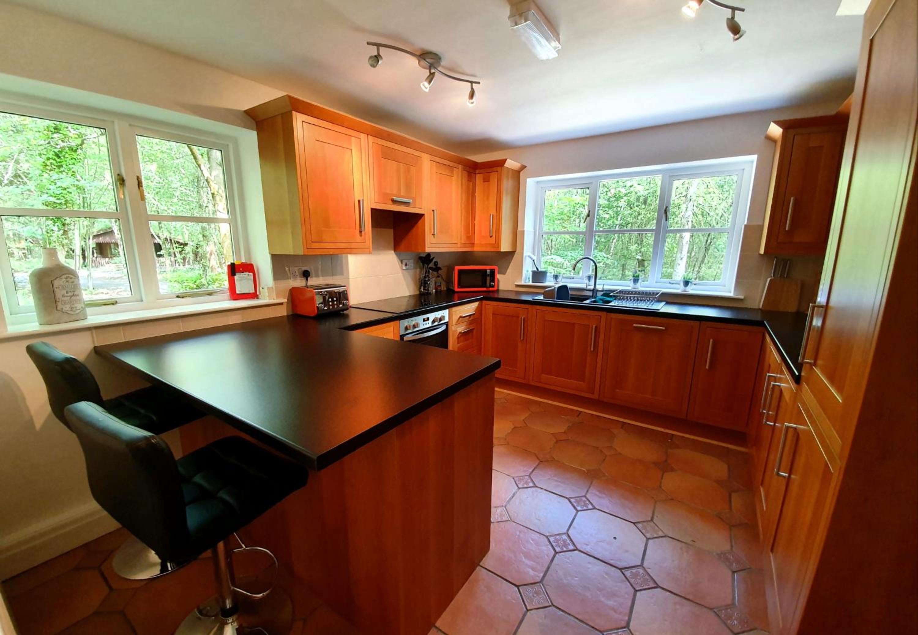 Woodland 3 bed Chalet with hot tub - Photo 3