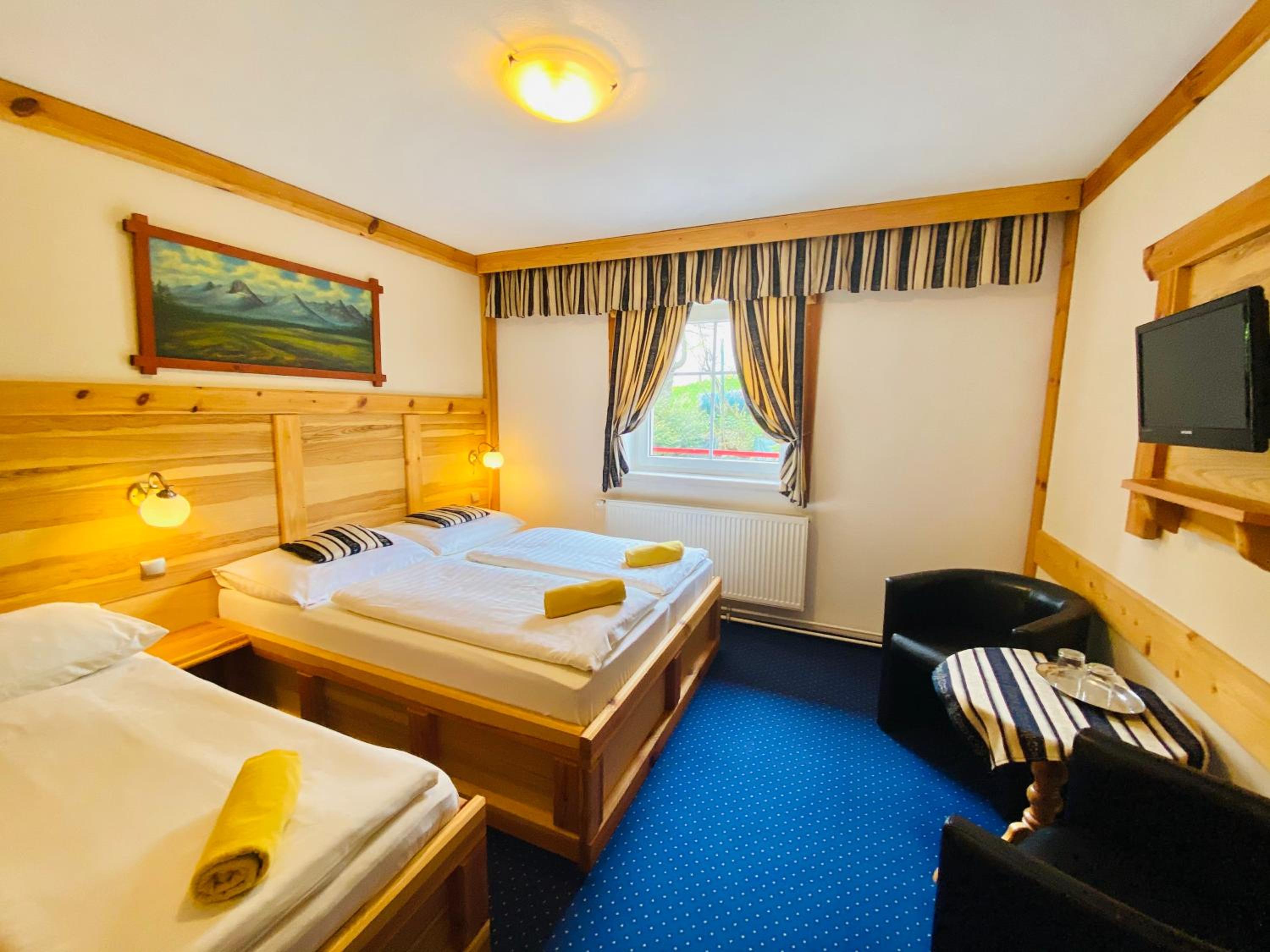 Double Room with Extra Bed photo 3