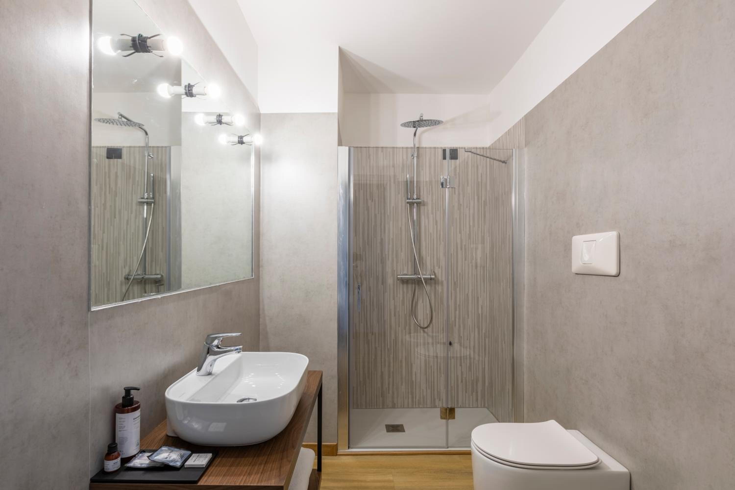 Classic Double or Twin Room - Photo 11