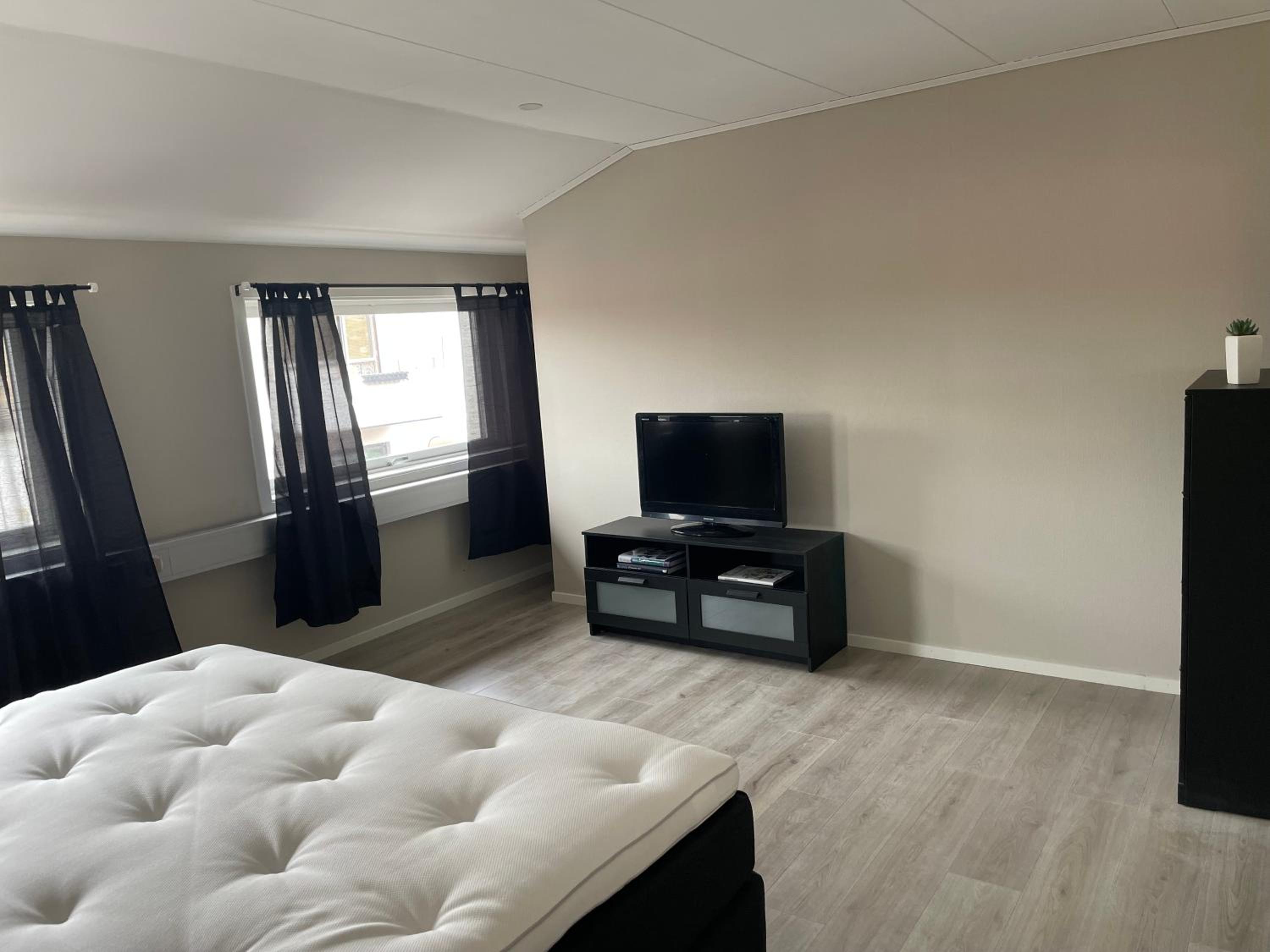 Twin Room with Private External Bathroom - Photo 2