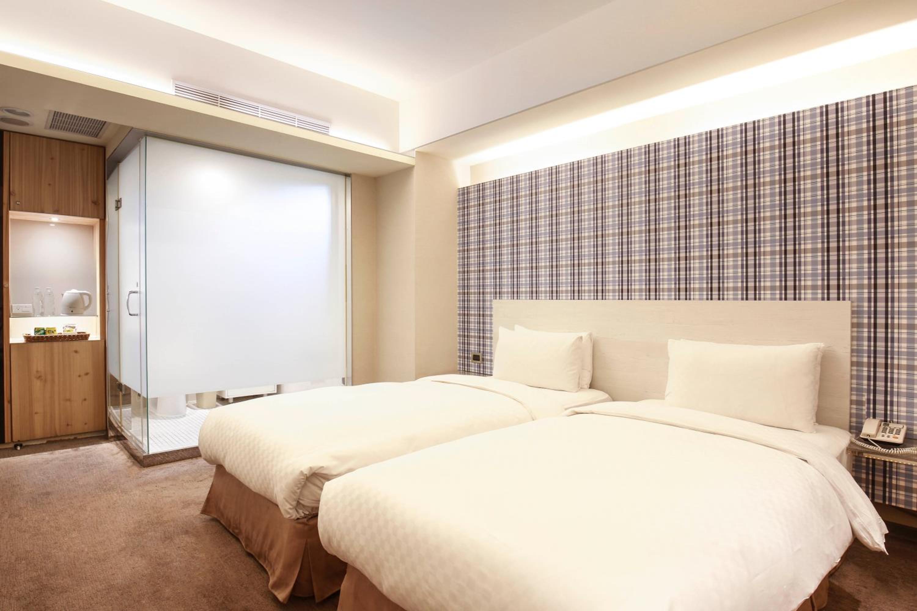 Deluxe Twin Room - No Window - Photo 1