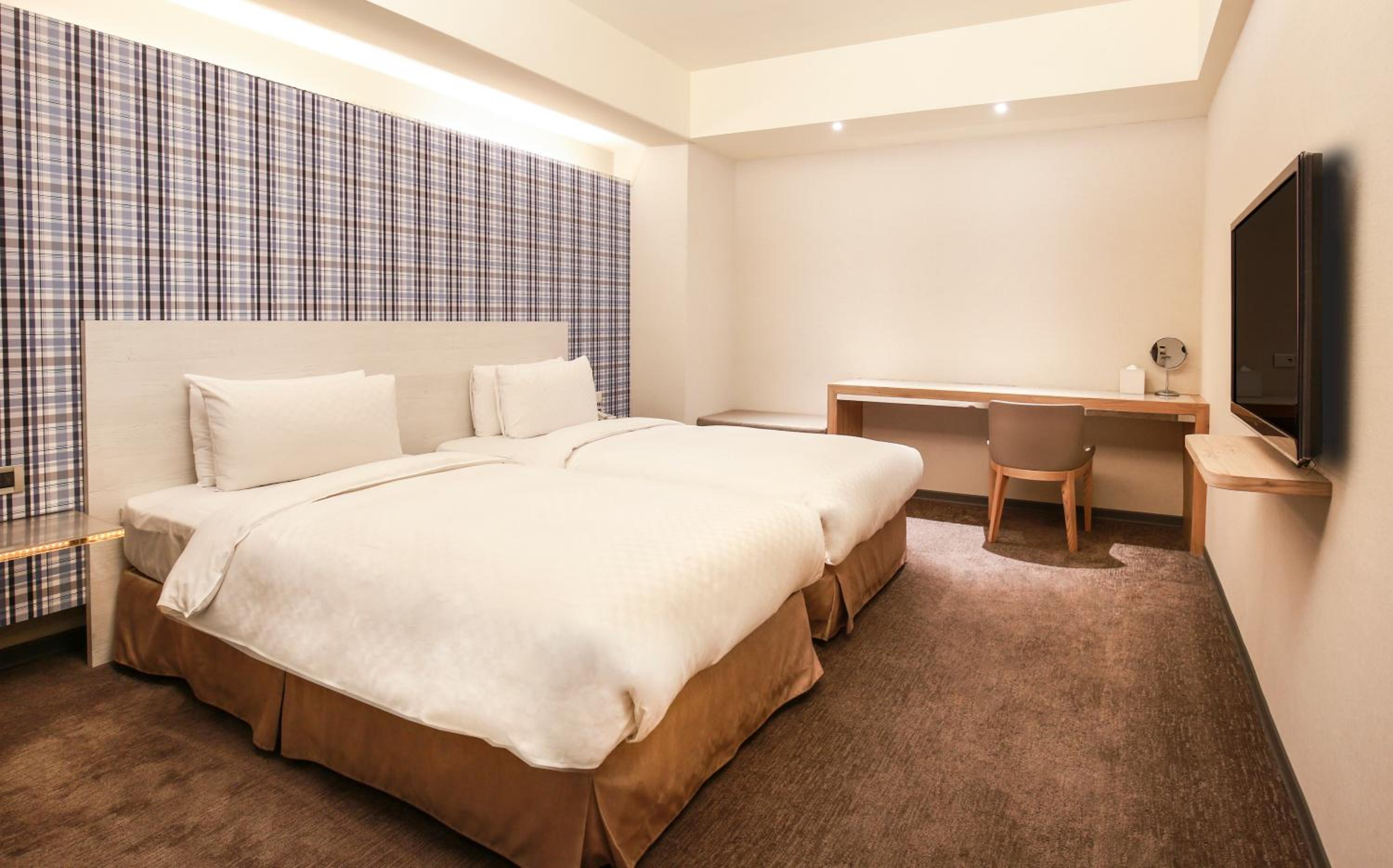 Deluxe Twin Room - No Window - Photo 2