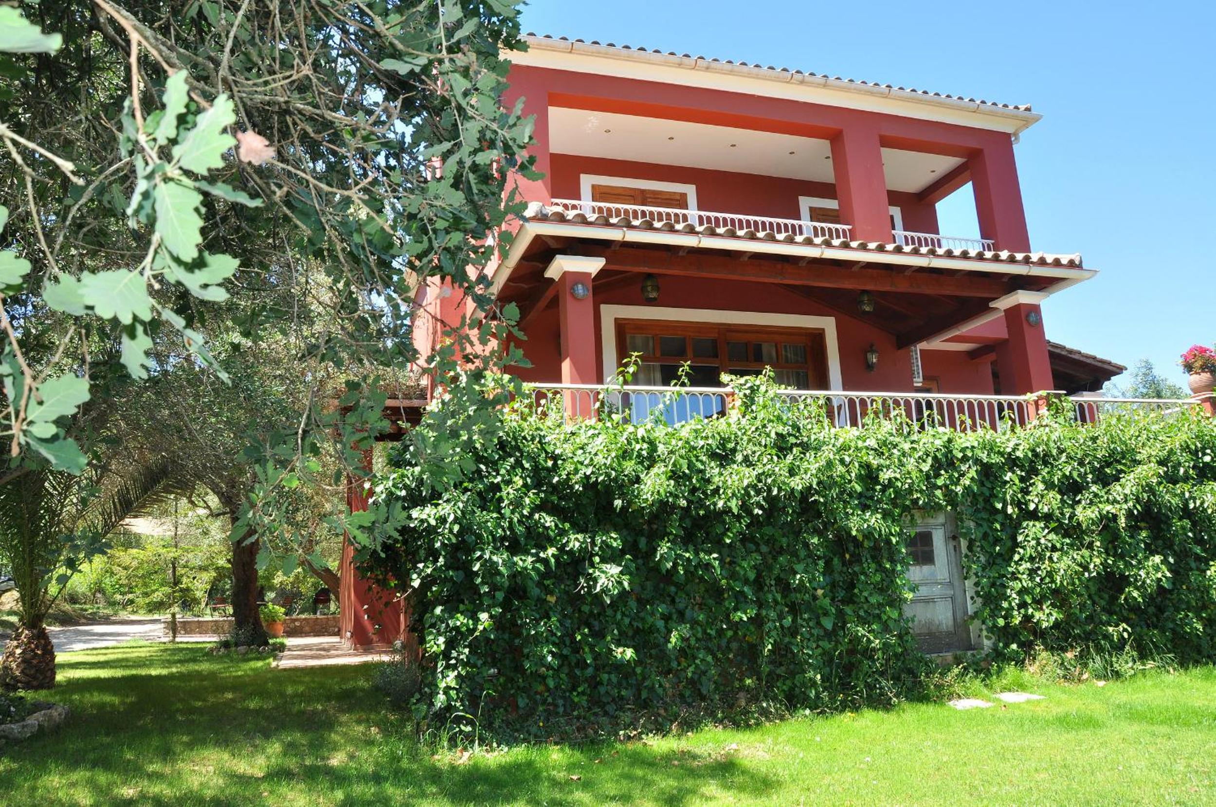 Three-Bedroom House photo 3