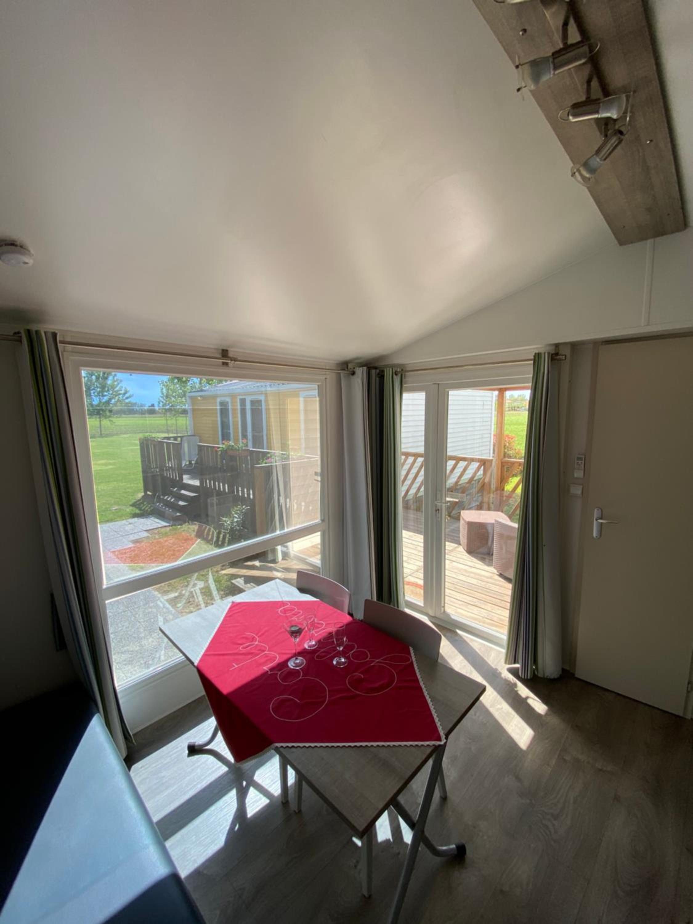 Mobile Home photo 2