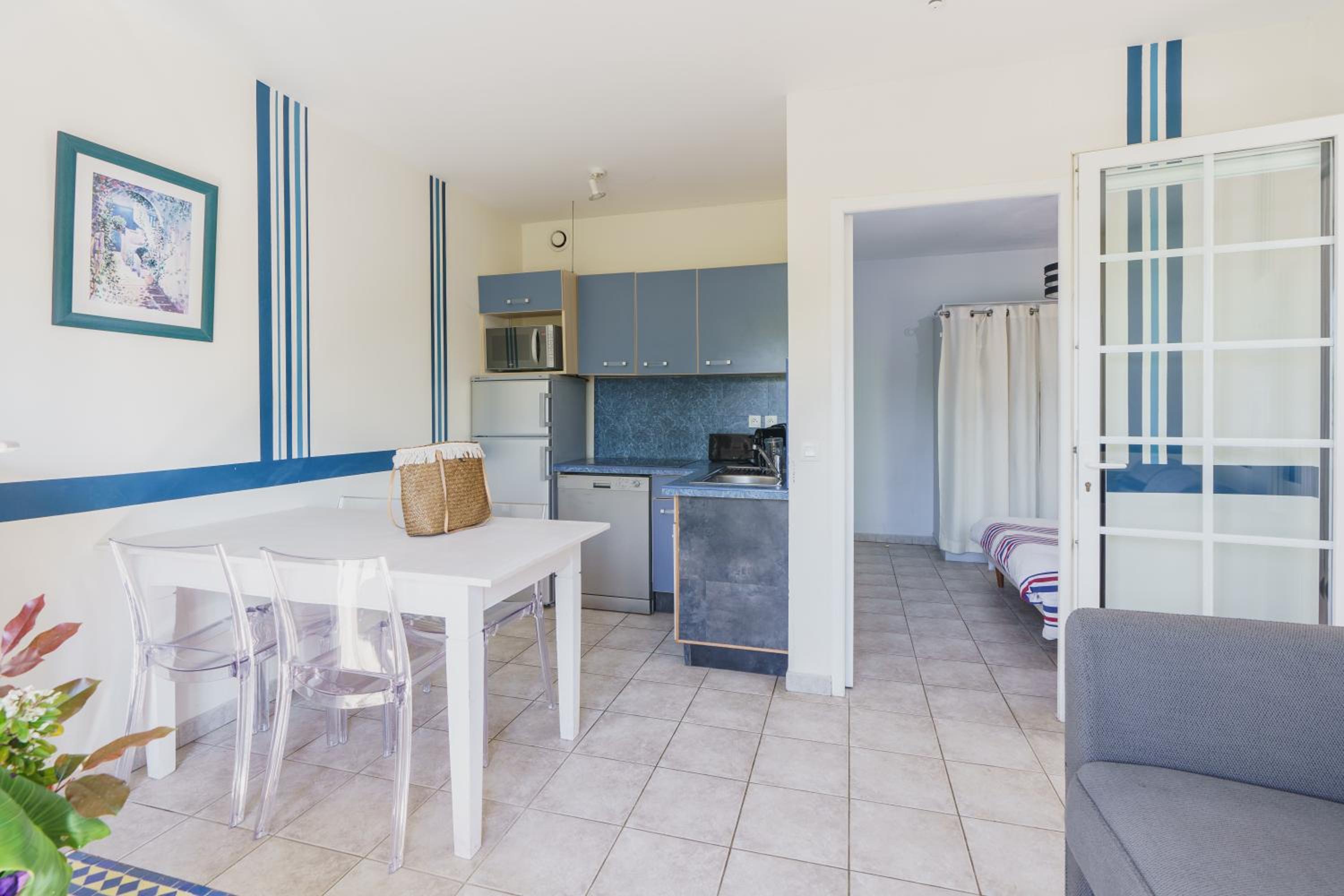One-Bedroom Apartment (2-4 people) - Photo 1