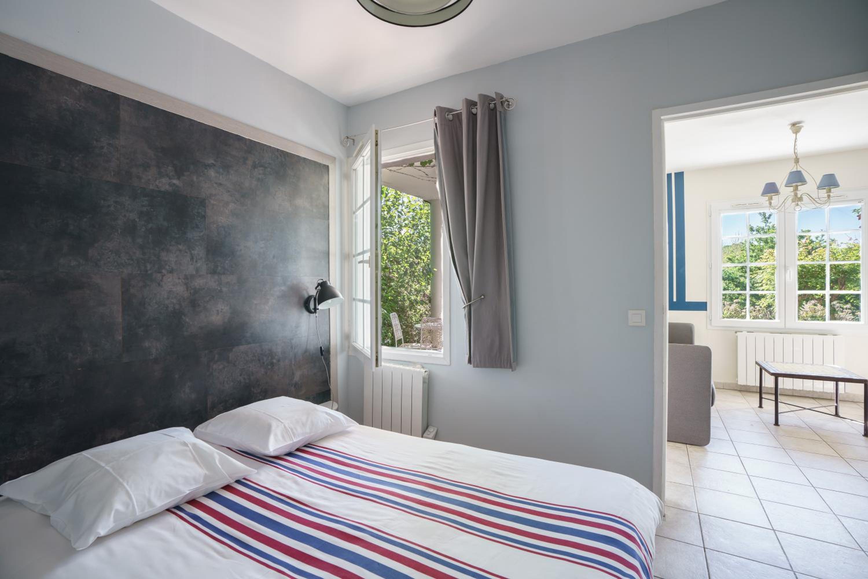 One-Bedroom Apartment (2-4 people) - Photo 34