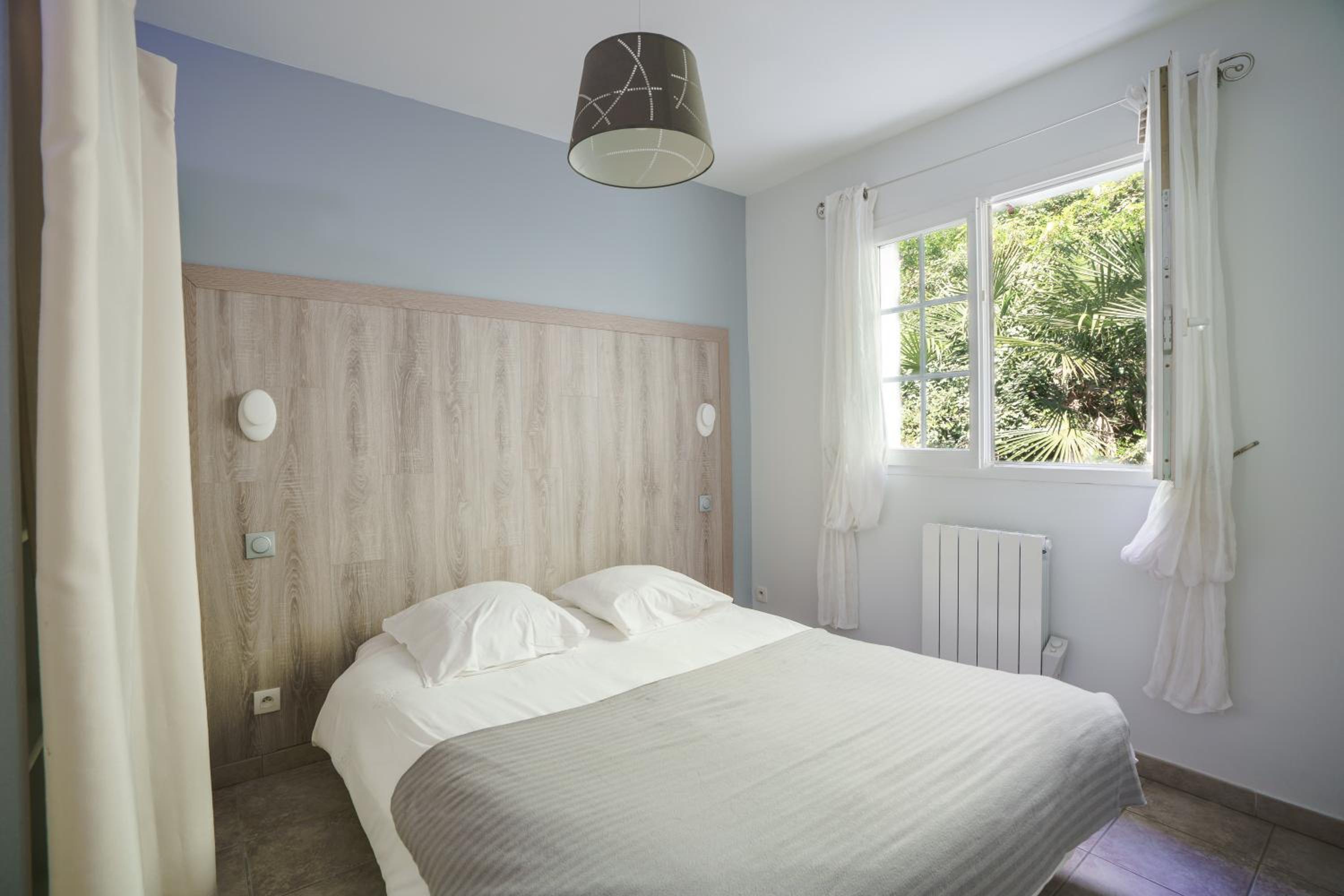 Two-Bedroom House (4-6 People) - Photo 20