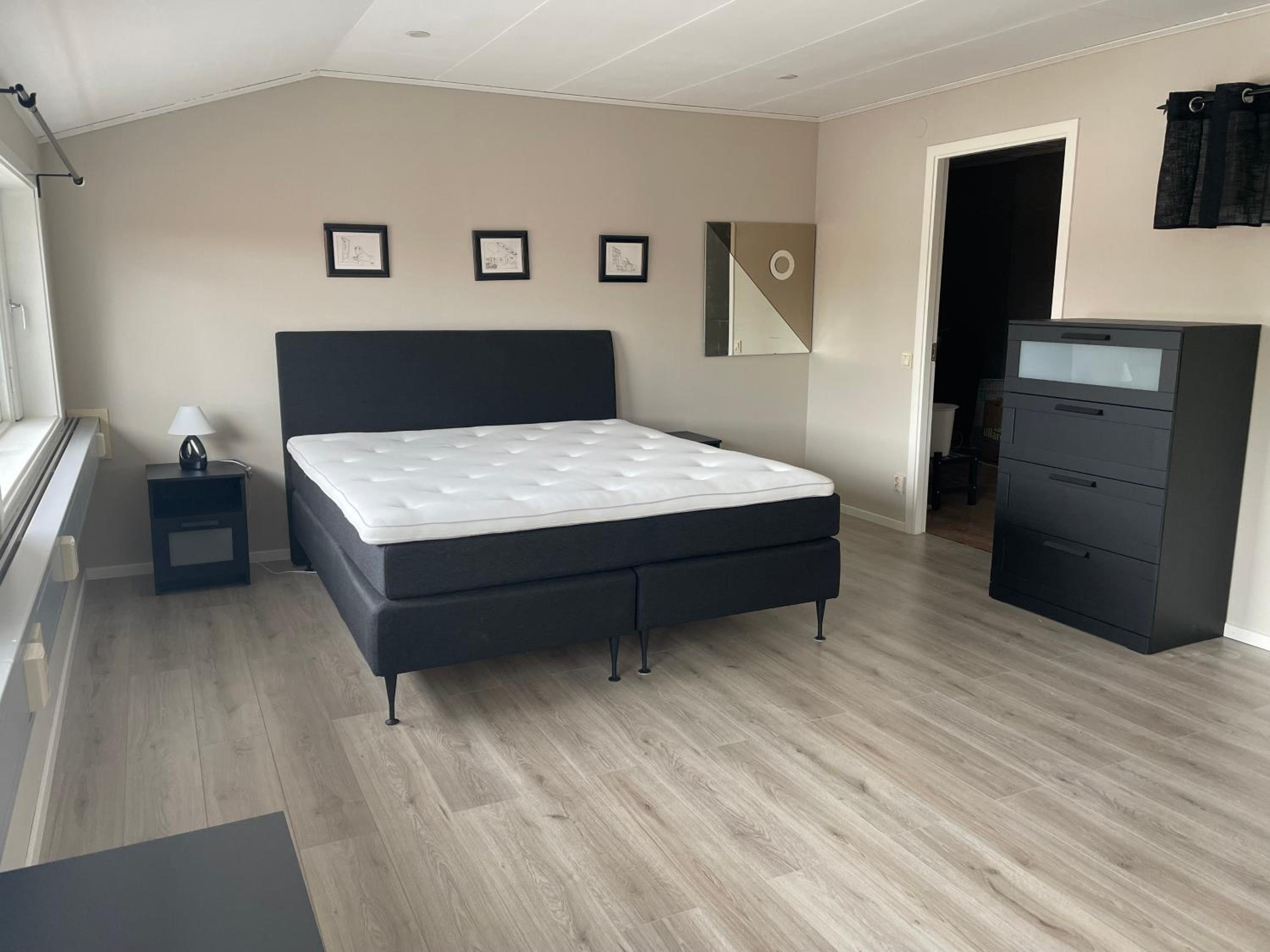 Standard Twin Room with Sofa - Photo 1