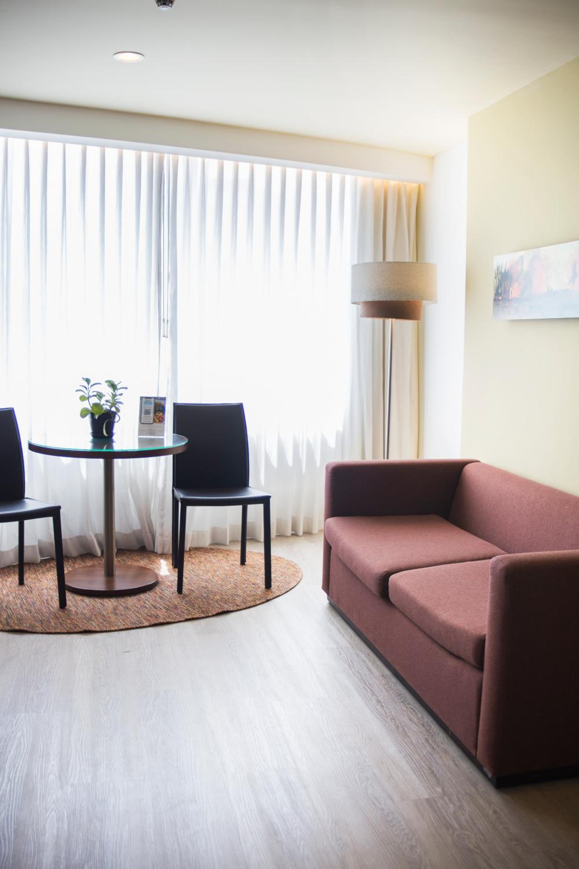 Deluxe Junior Suite - Photo 2