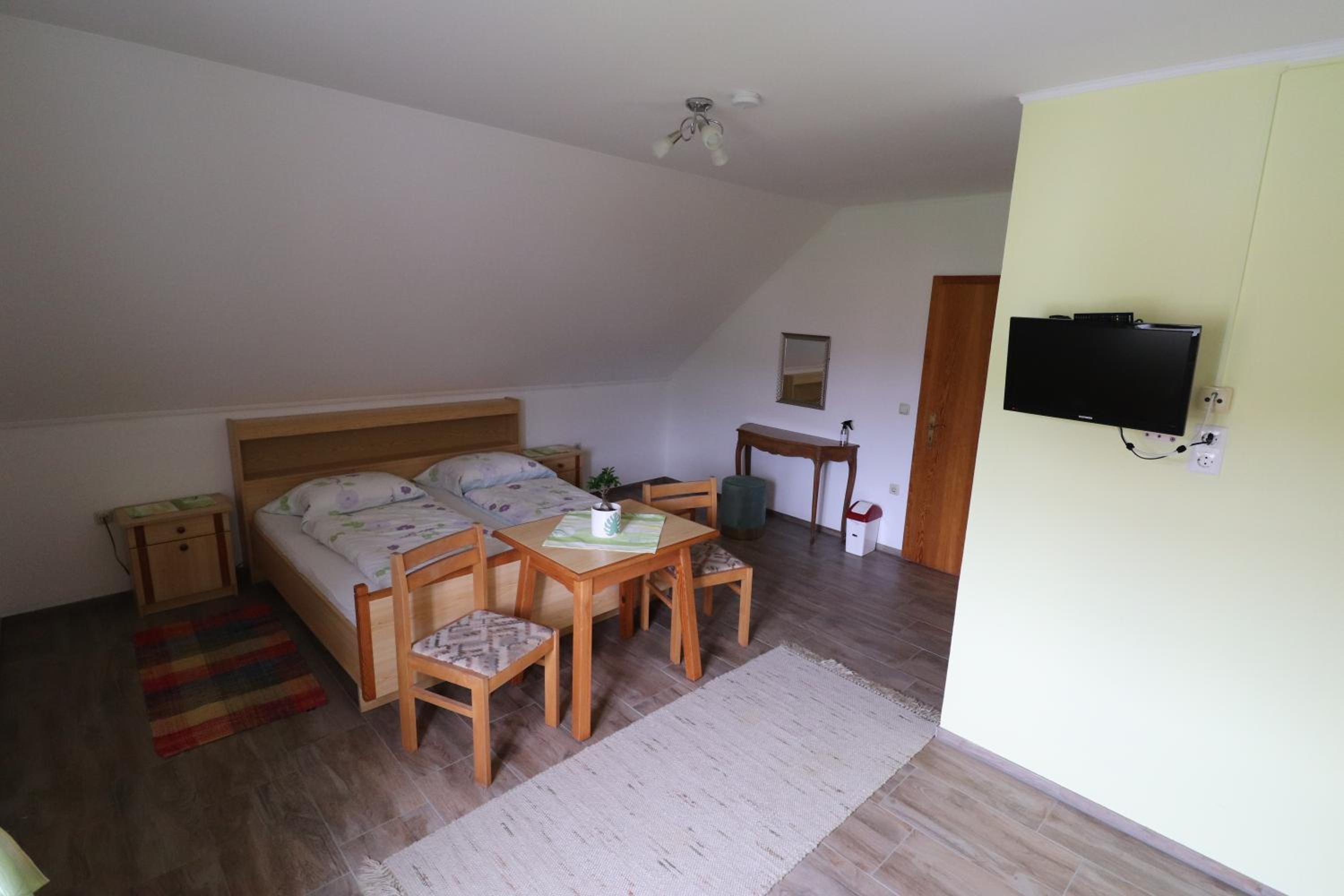 Double Room - Photo 8