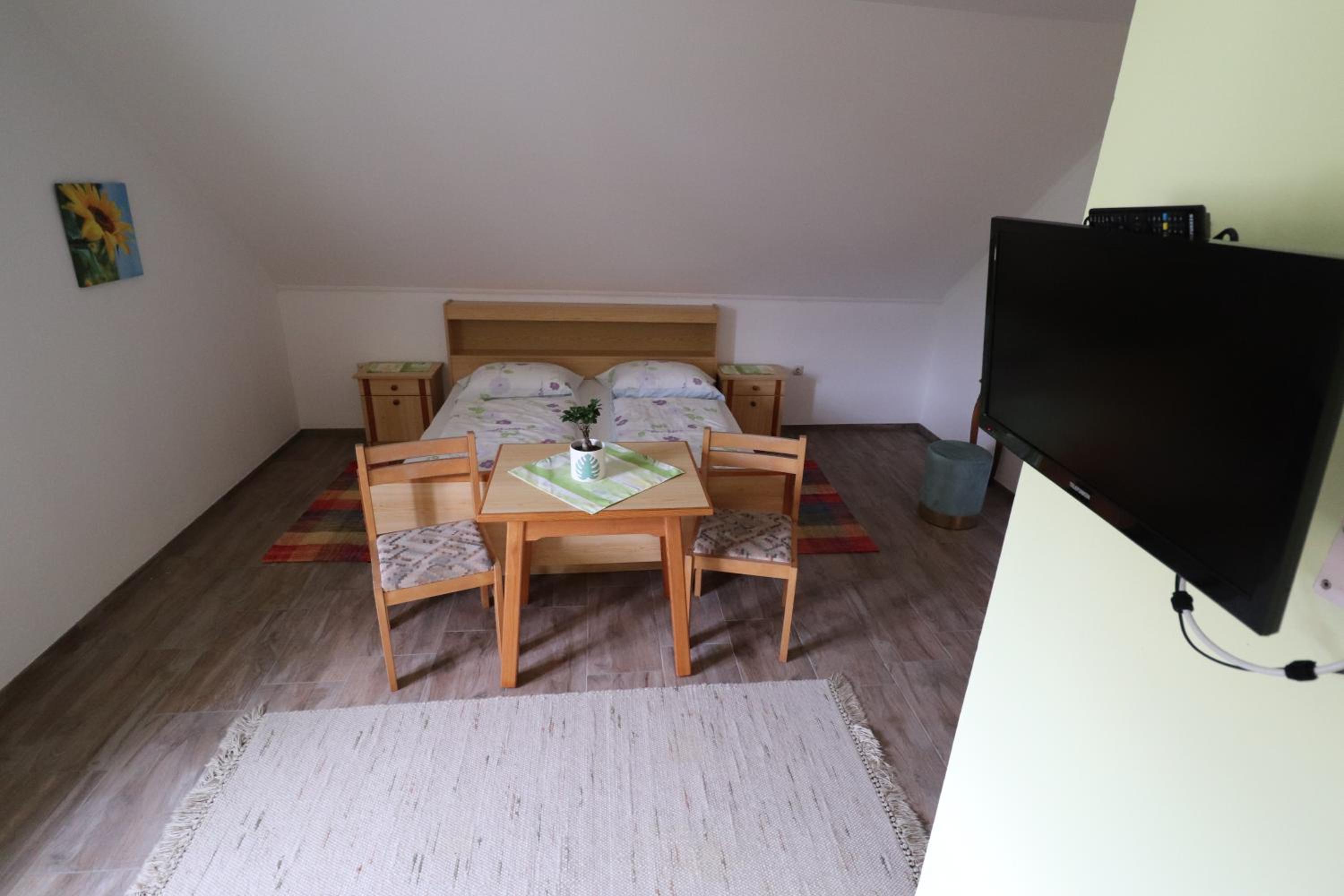 Double Room - Photo 7