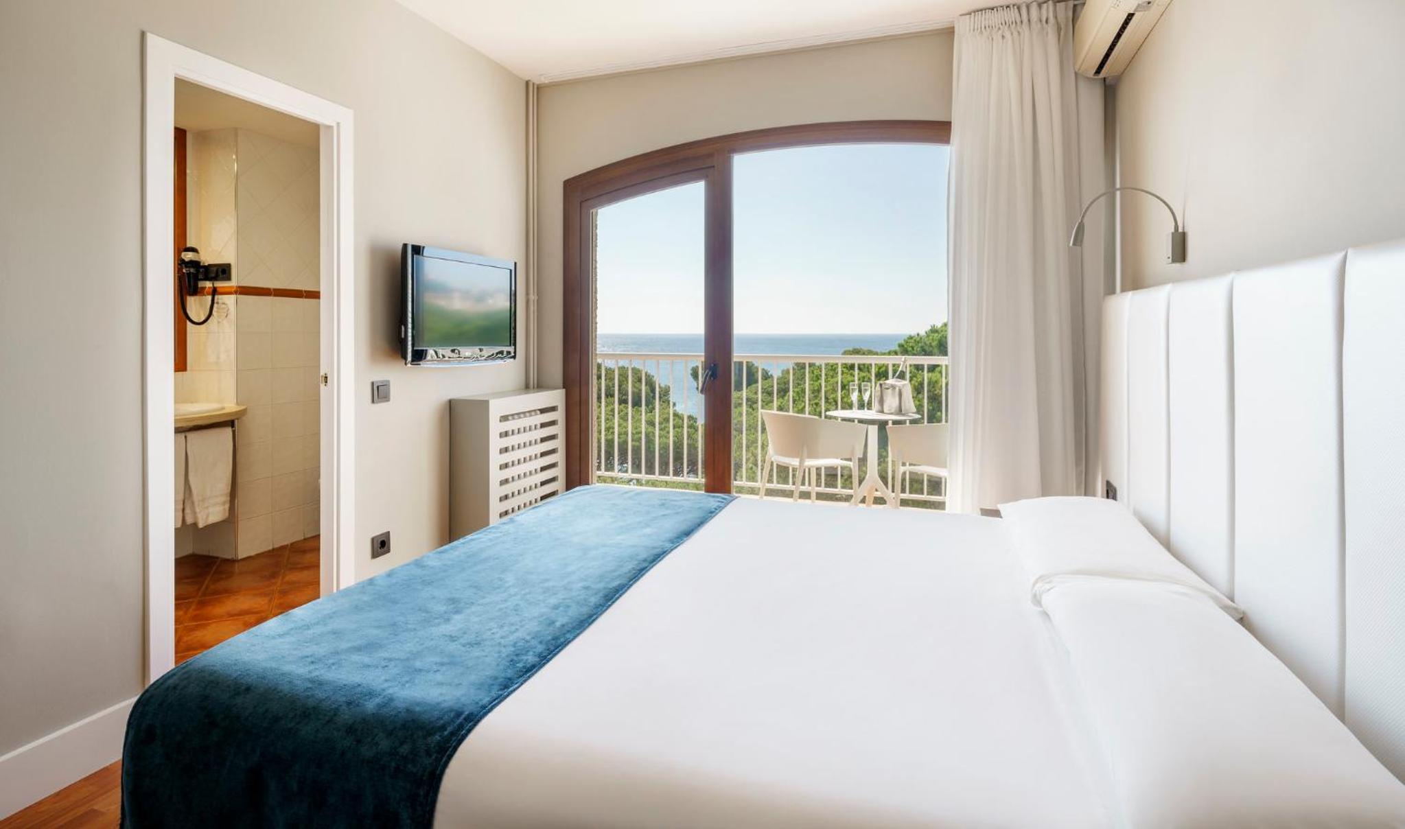 Double or Twin Room with Sea View - High Floor - Photo 5