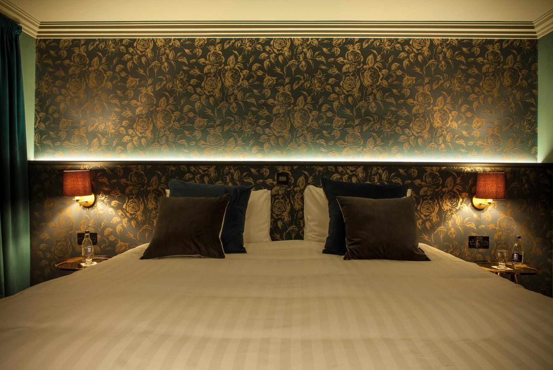 Deluxe King Room photo 2
