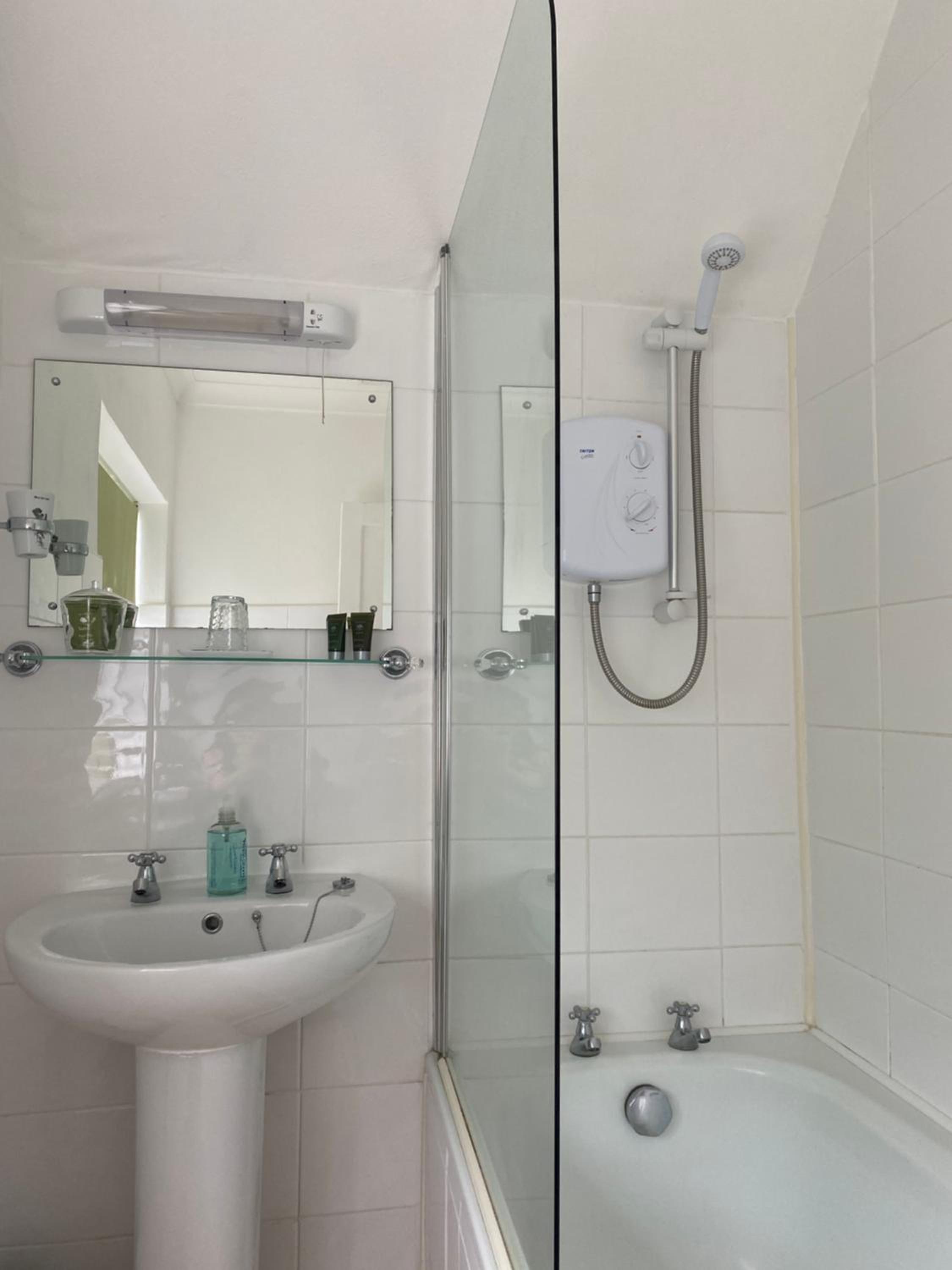 Double Room - Photo 7