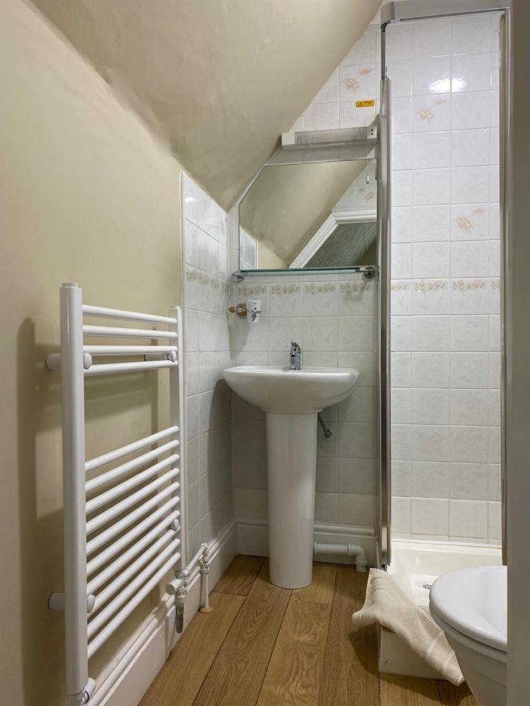 Double Room - Photo 6