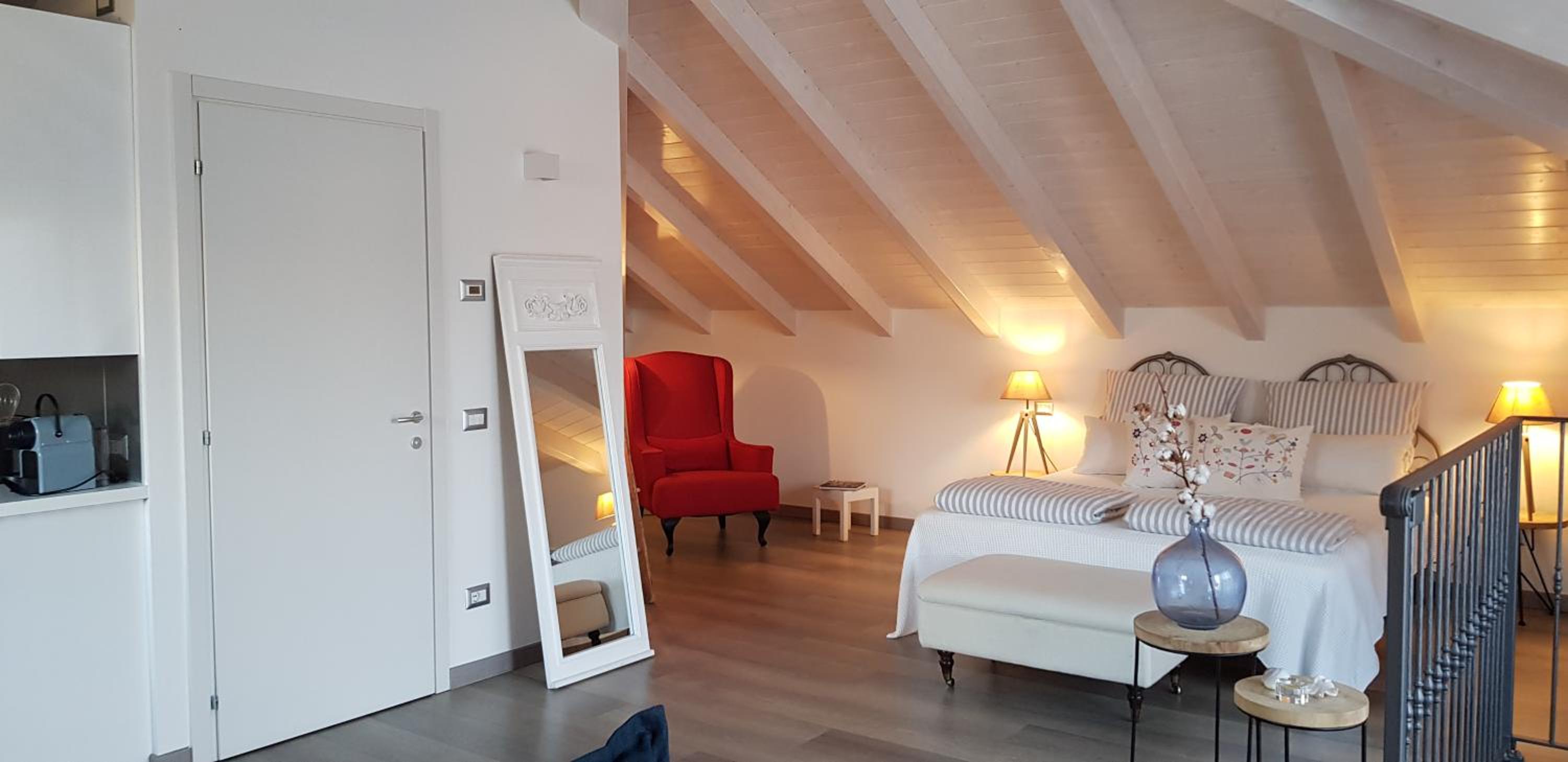 Apartment with Lake View - Photo 8