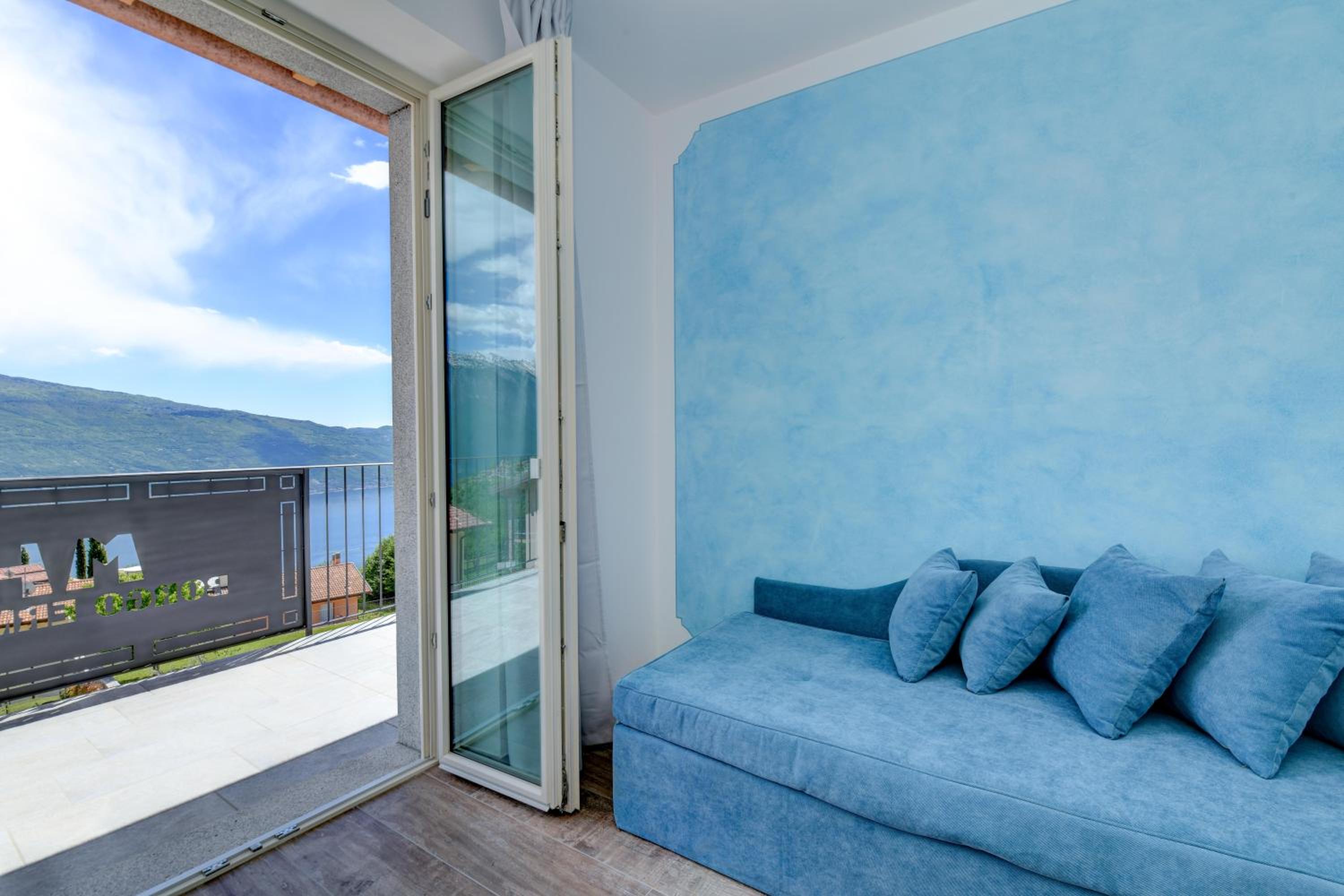 Two-Bedroom Apartment with Panoramic Lake View