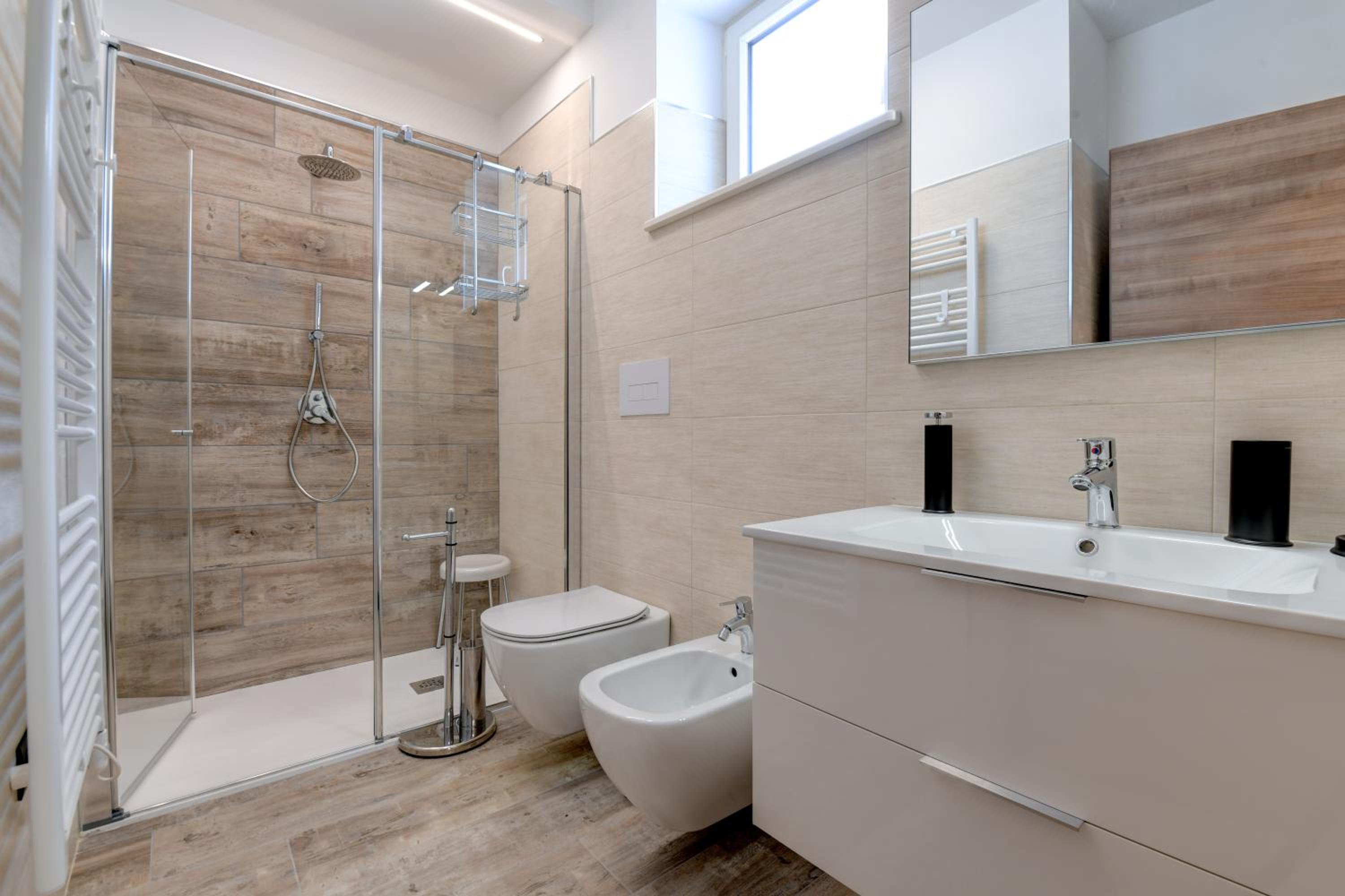 One-Bedroom Apartment Ground Floor with Lake View photo 3