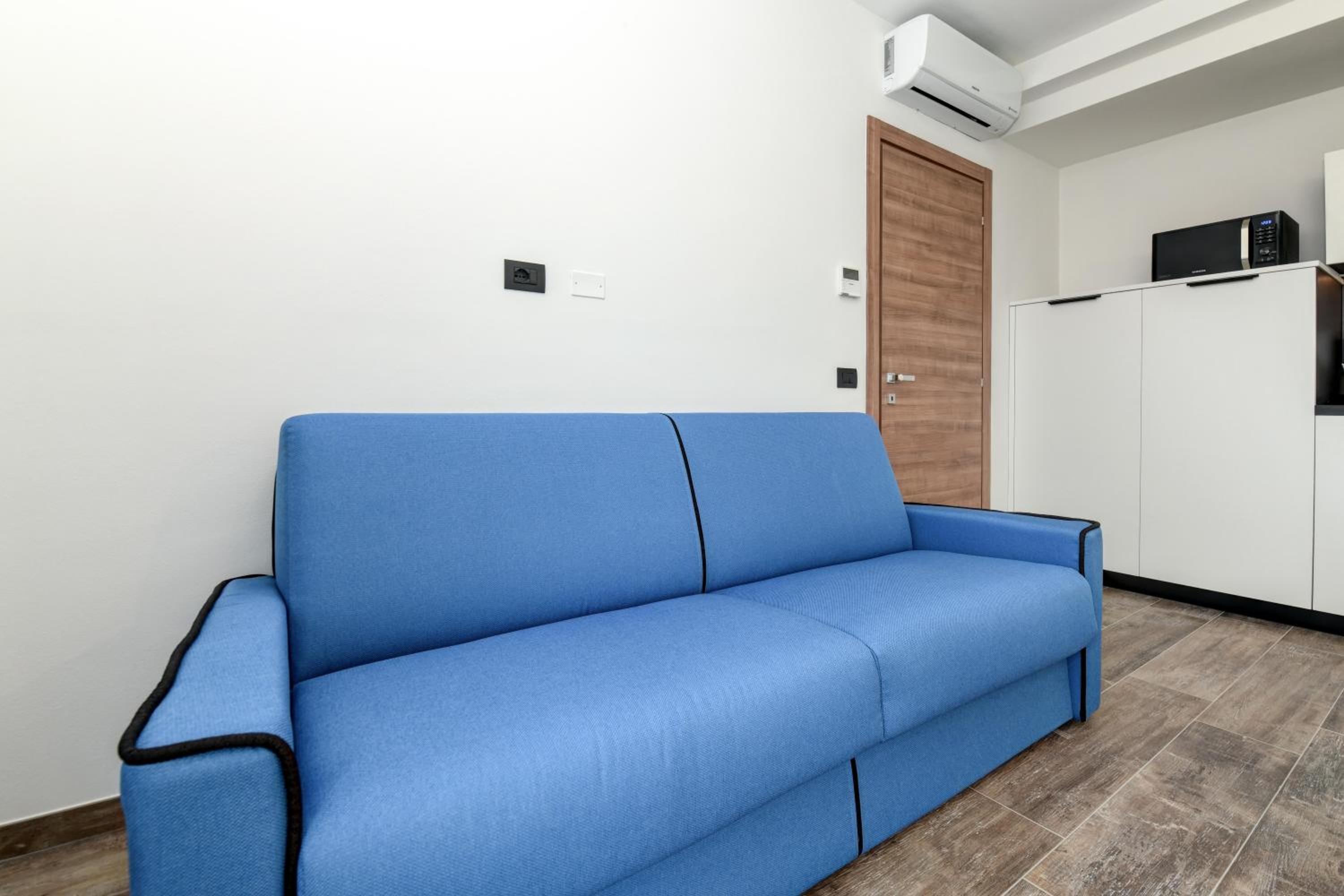One-Bedroom Apartment Ground Floor with Lake View