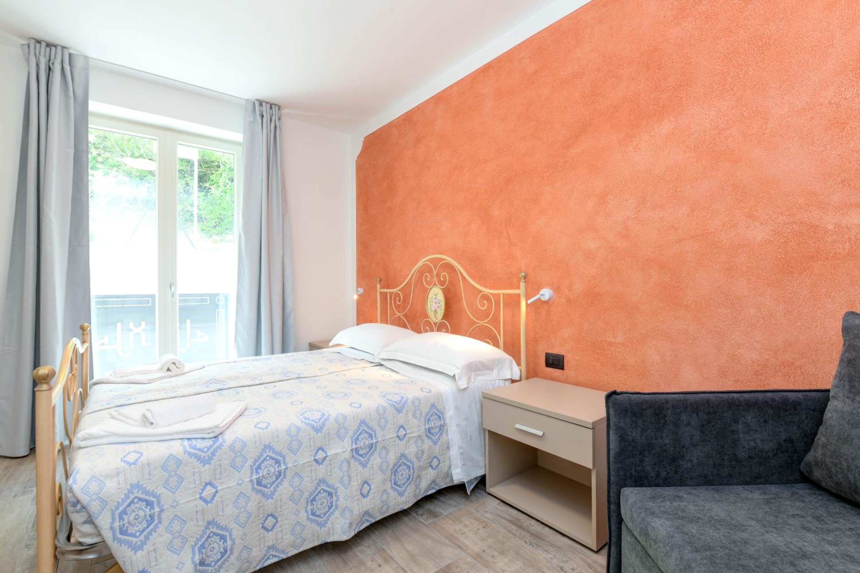 Two-Bedroom Apartment Ground Floor with Lake View photo 3