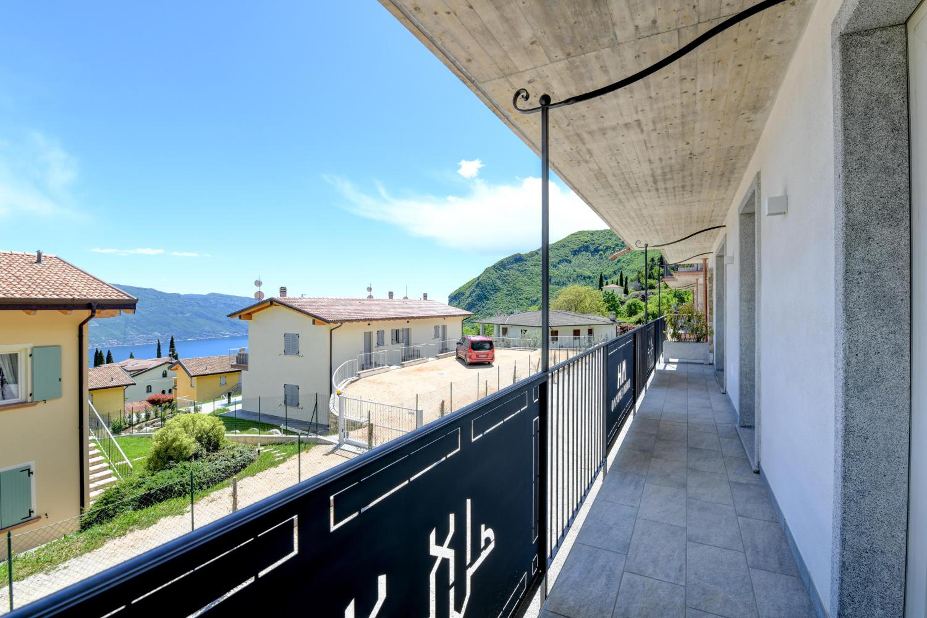 Two-Bedroom Apartment Ground Floor with Lake View