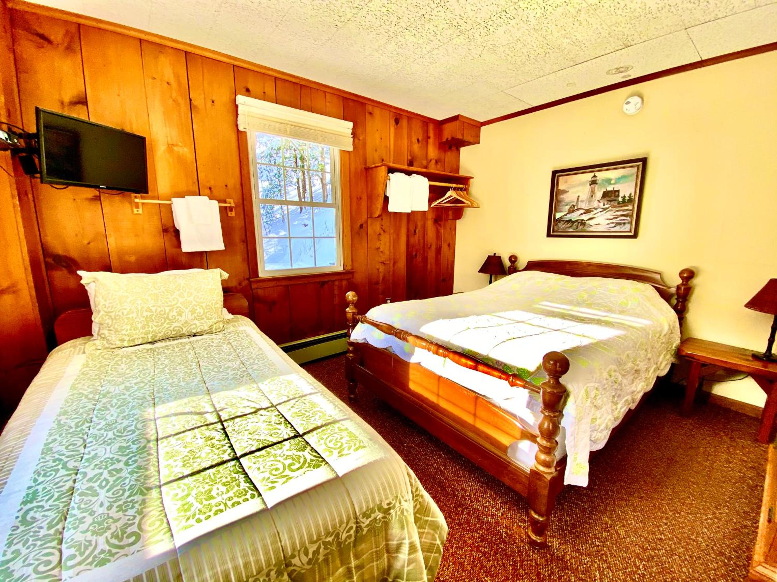Basic Triple Room with Shared Bathroom photo 2