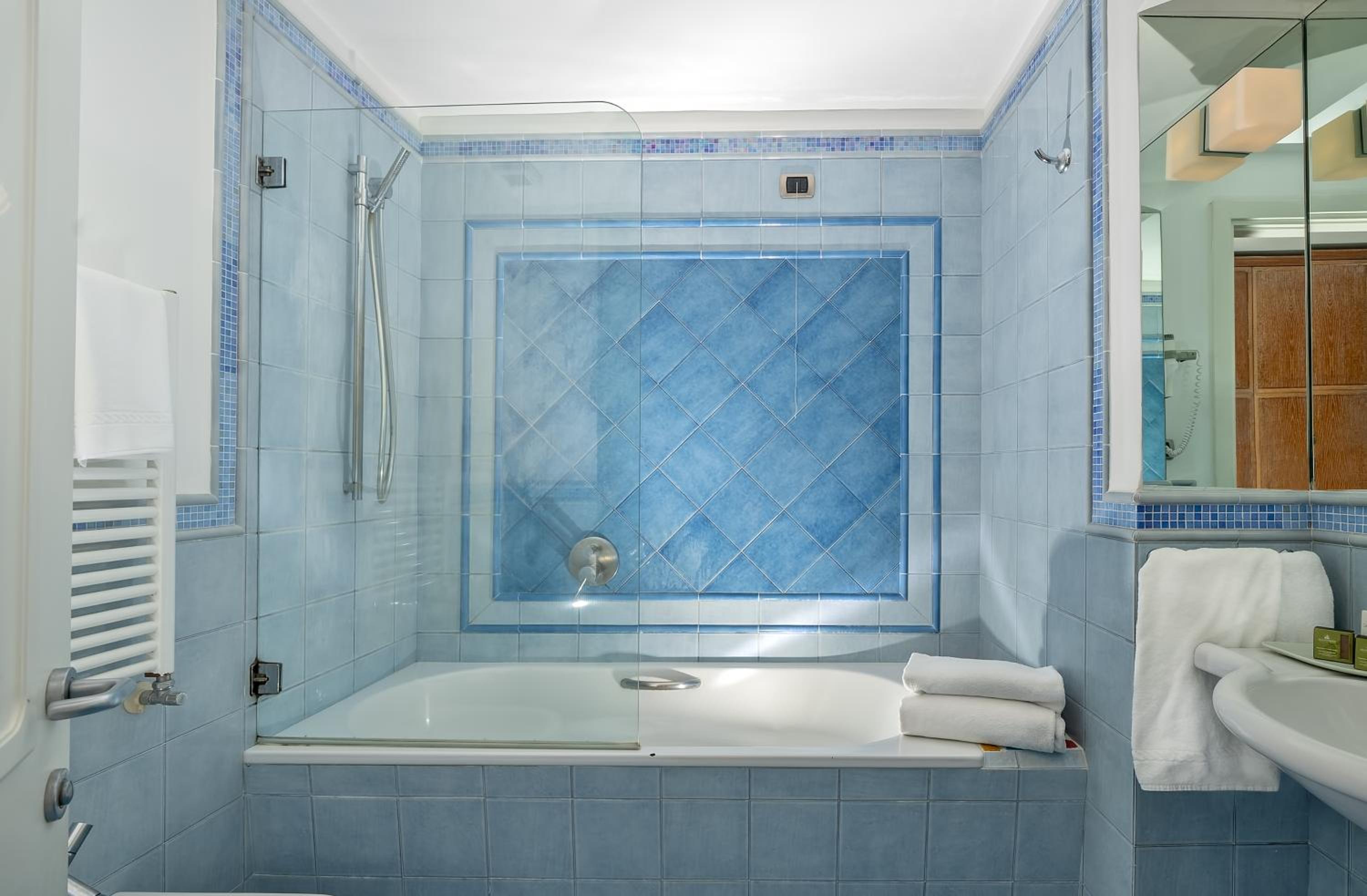Deluxe Room Top Floor with Sea View balcony