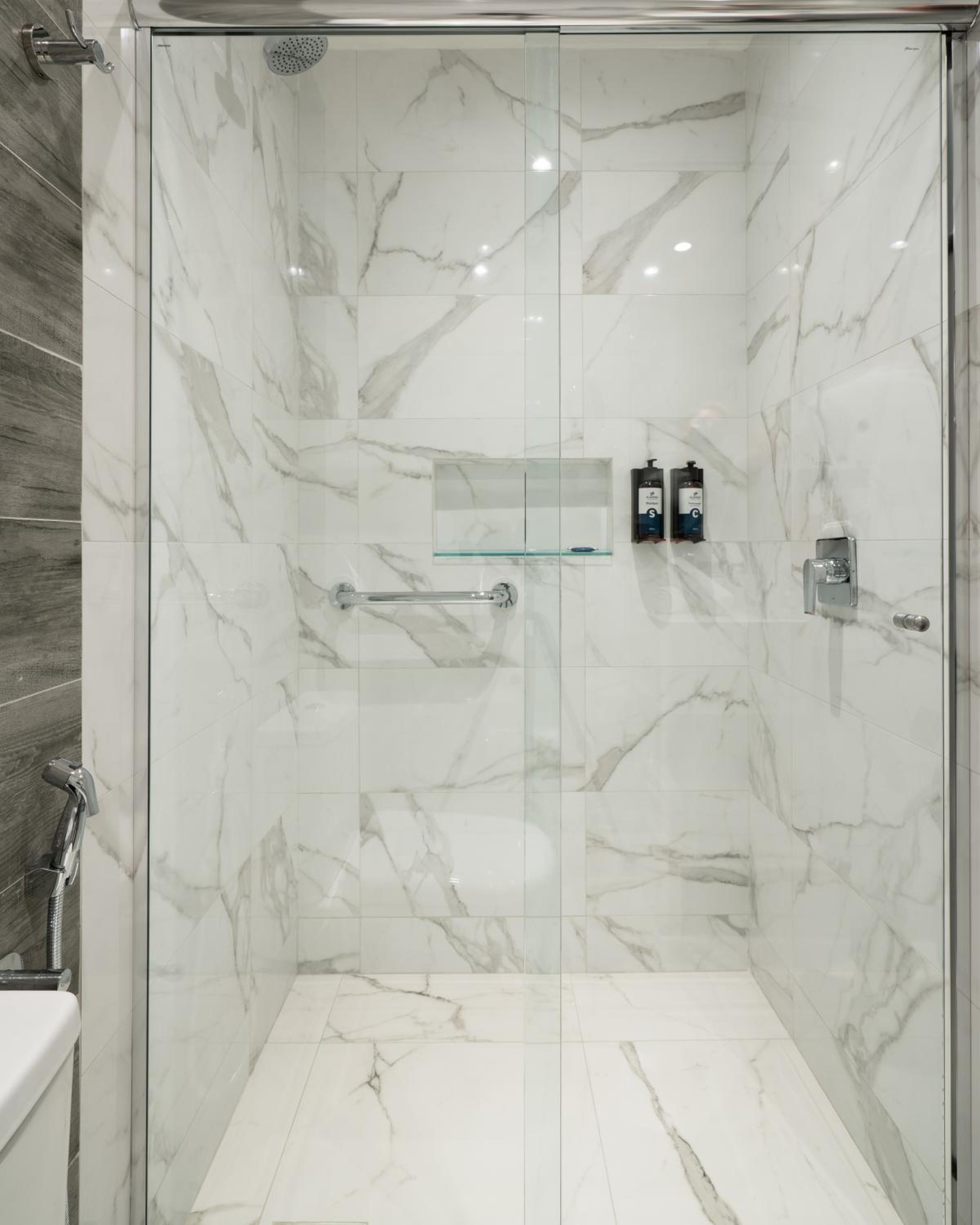 Superior Quadruple Room - Photo 4