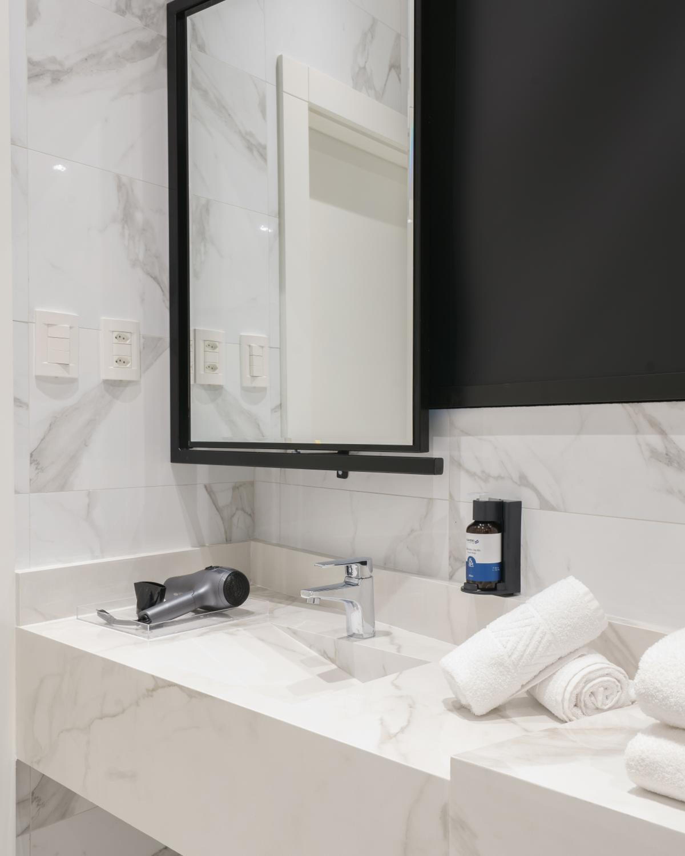 Superior Suite - Photo 6