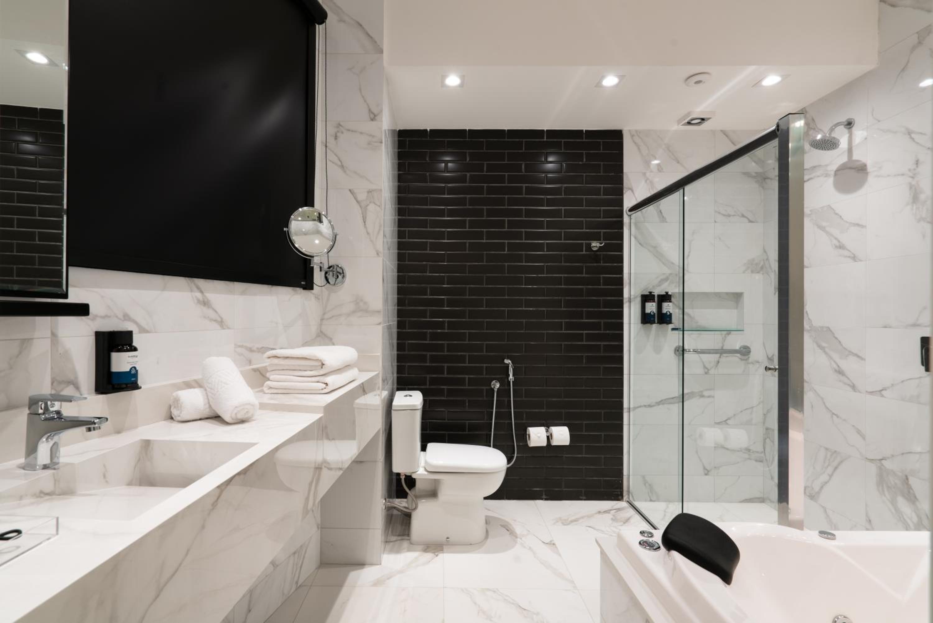 Superior Suite - Photo 3