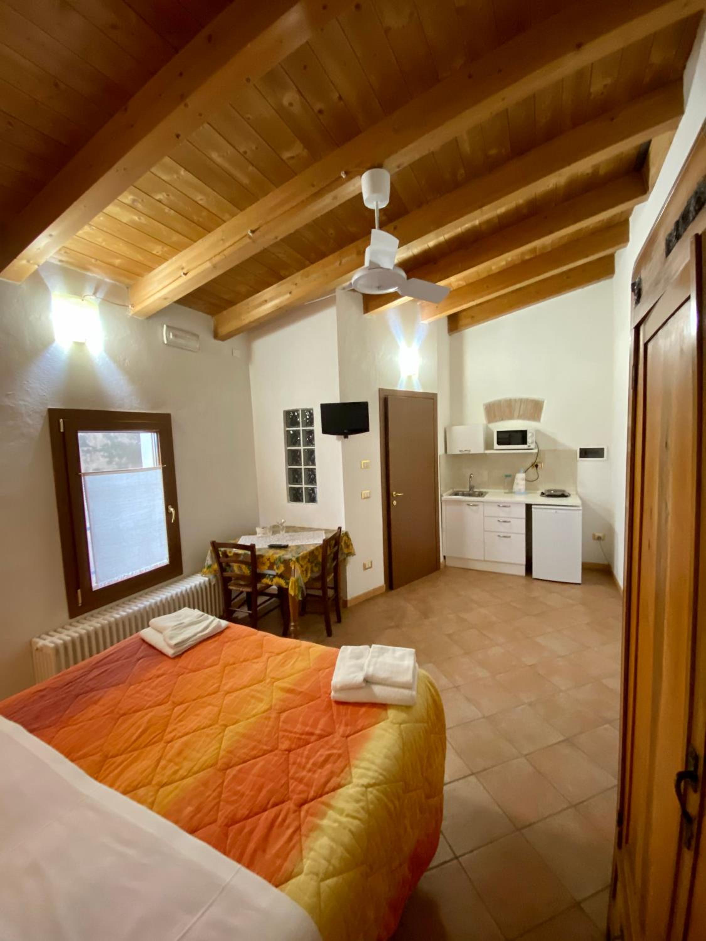 Double Room with Private Bathroom photo 2