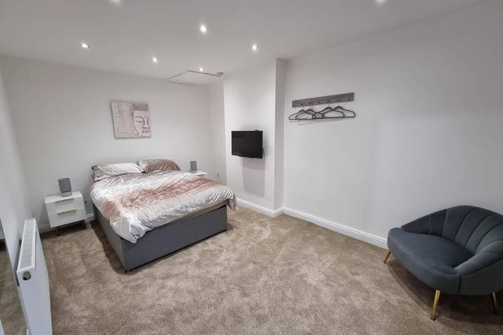 Two-Bedroom House - Photo 10