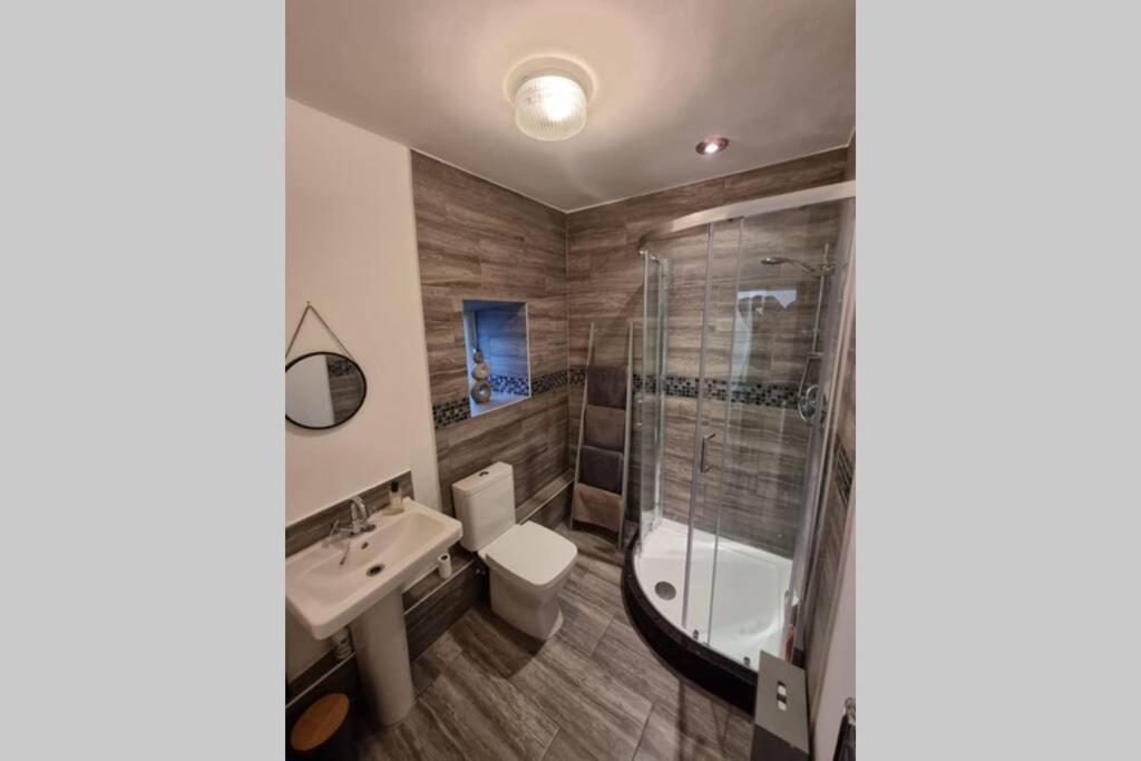 Two-Bedroom House - Photo 15