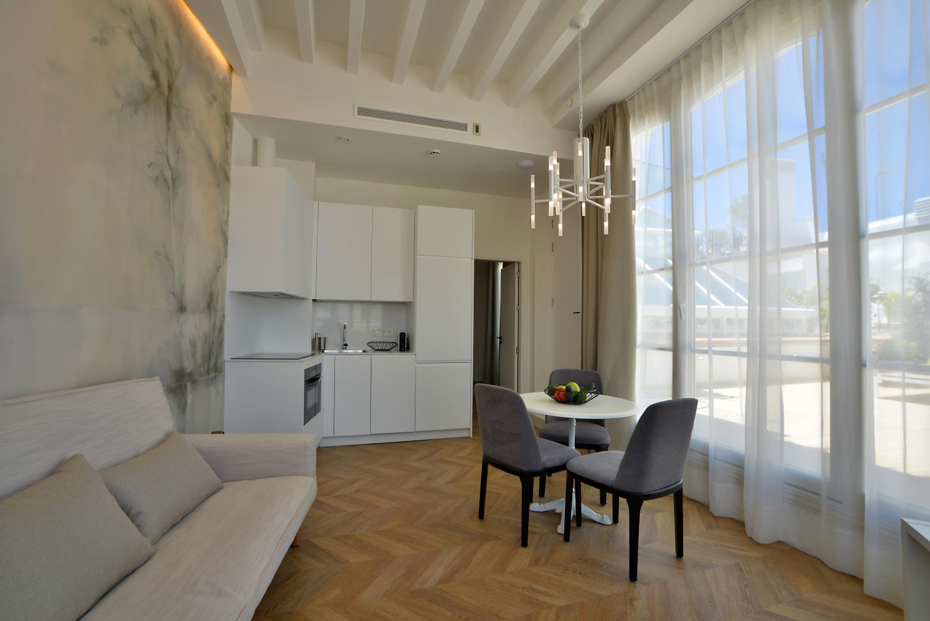 Penthouse Apartment - Photo 17