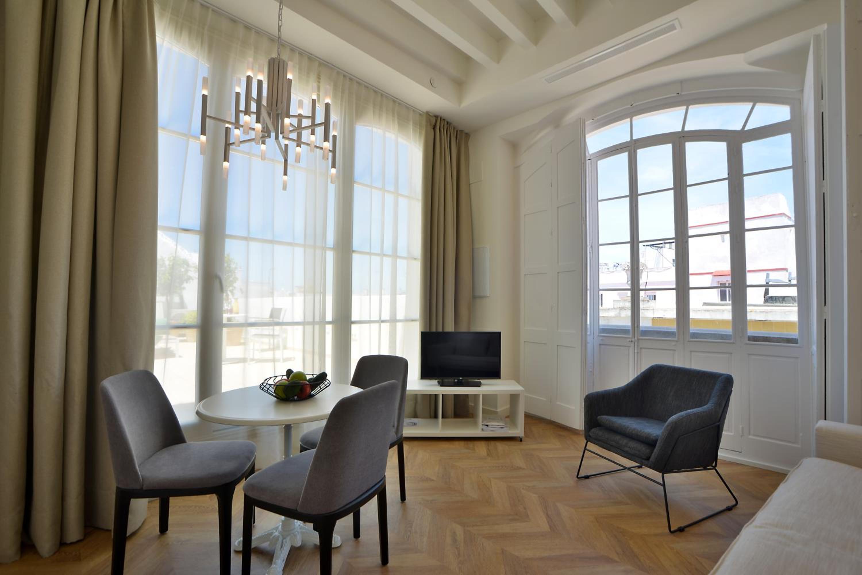 Penthouse Apartment - Photo 18
