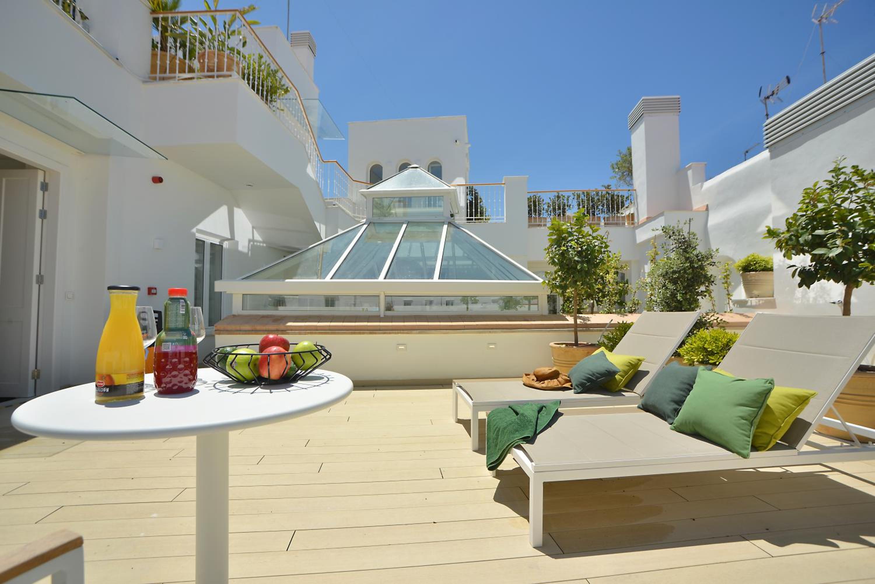 Penthouse Apartment - Photo 3