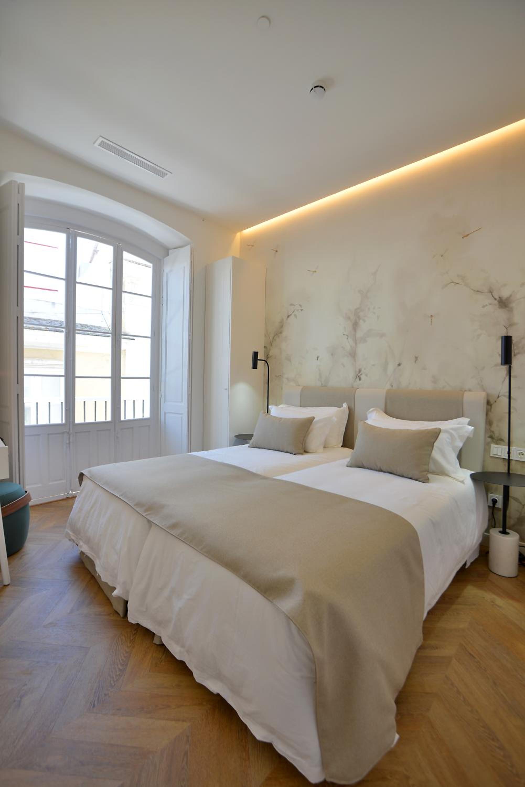 Two-Bedroom Apartment - Photo 2