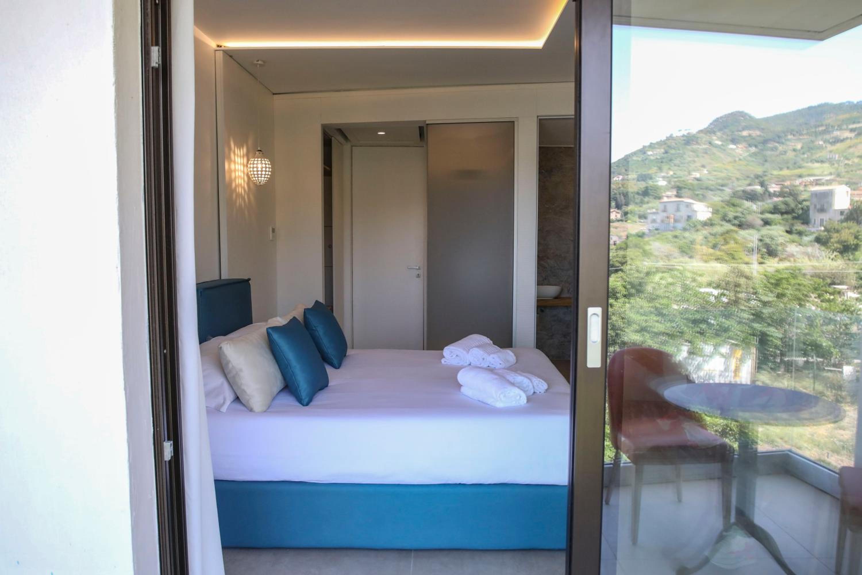 Double Room with Sea View - Photo 1