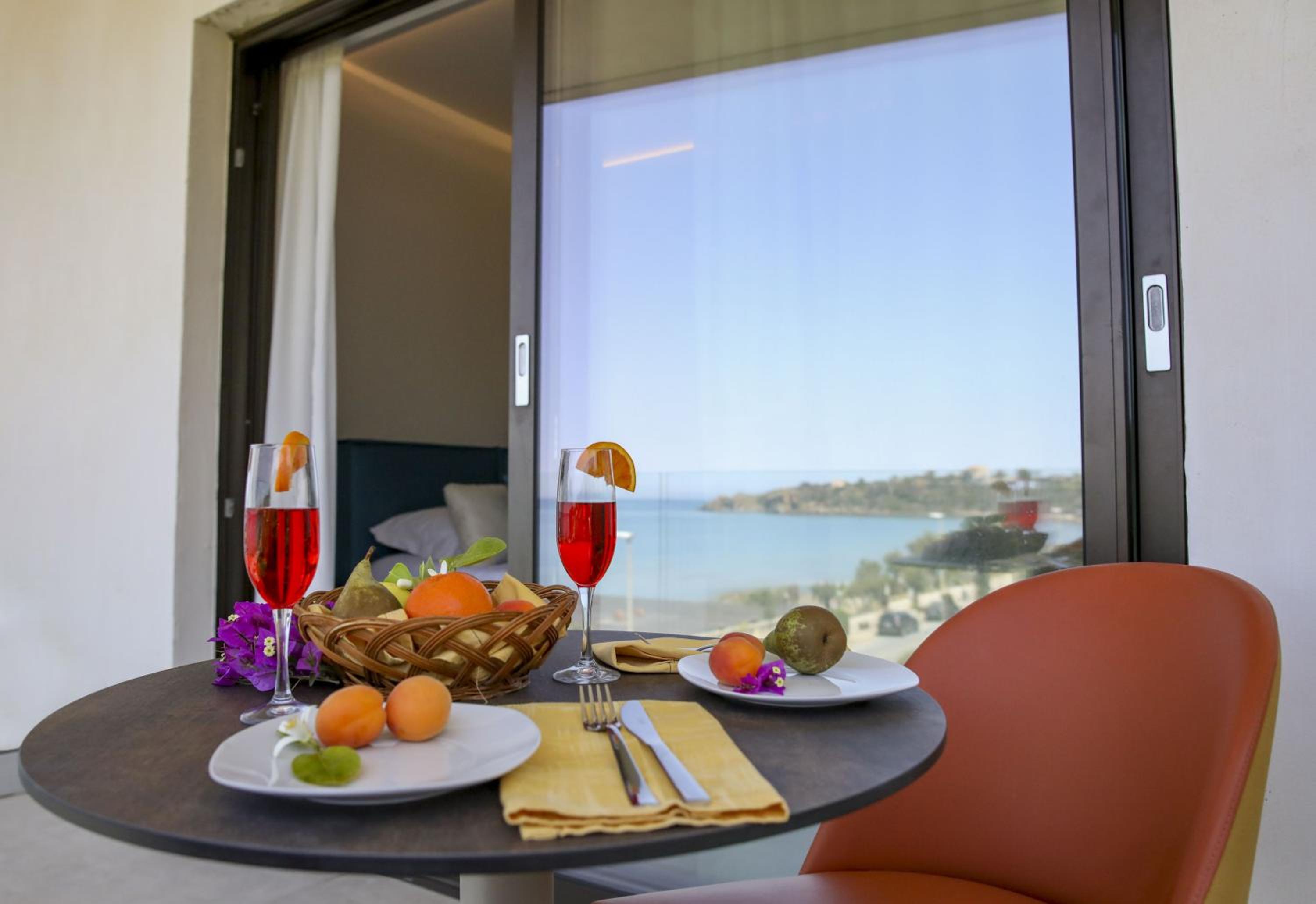Double Room with Sea View - Photo 12