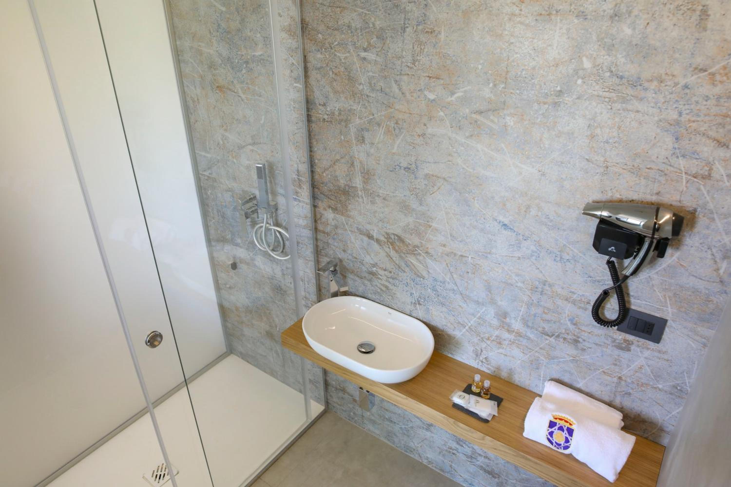 Double Room with Sea View - Photo 7