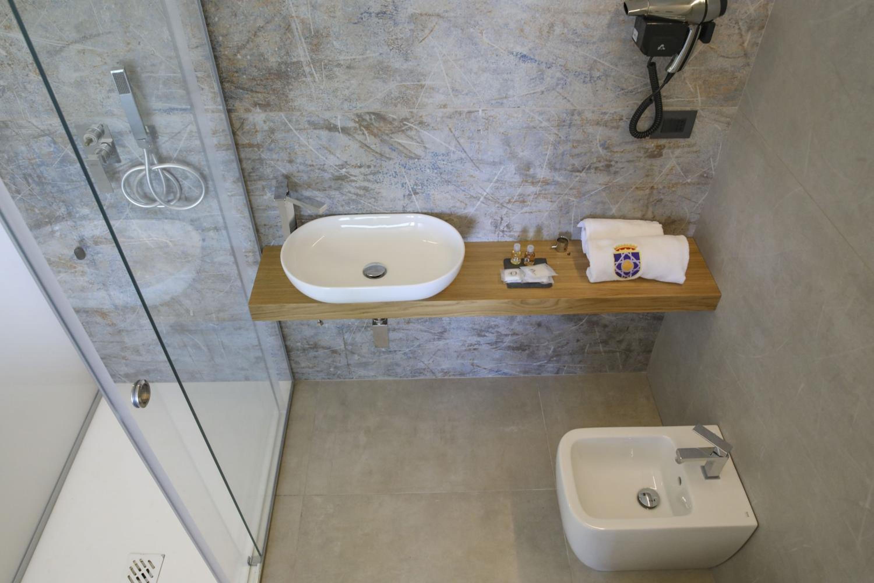 Double Room with Sea View - Photo 8
