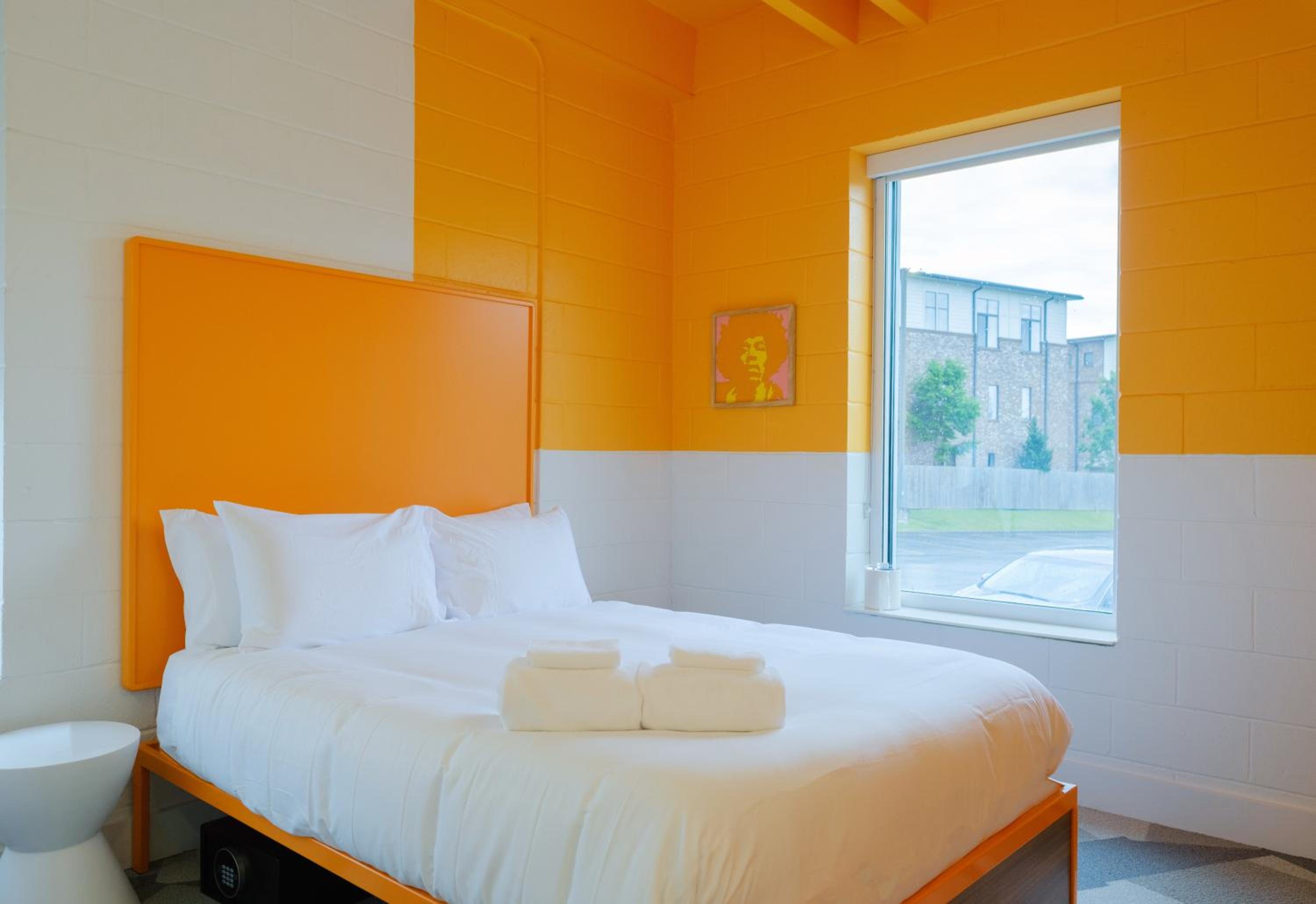 Standard Queen Room 212