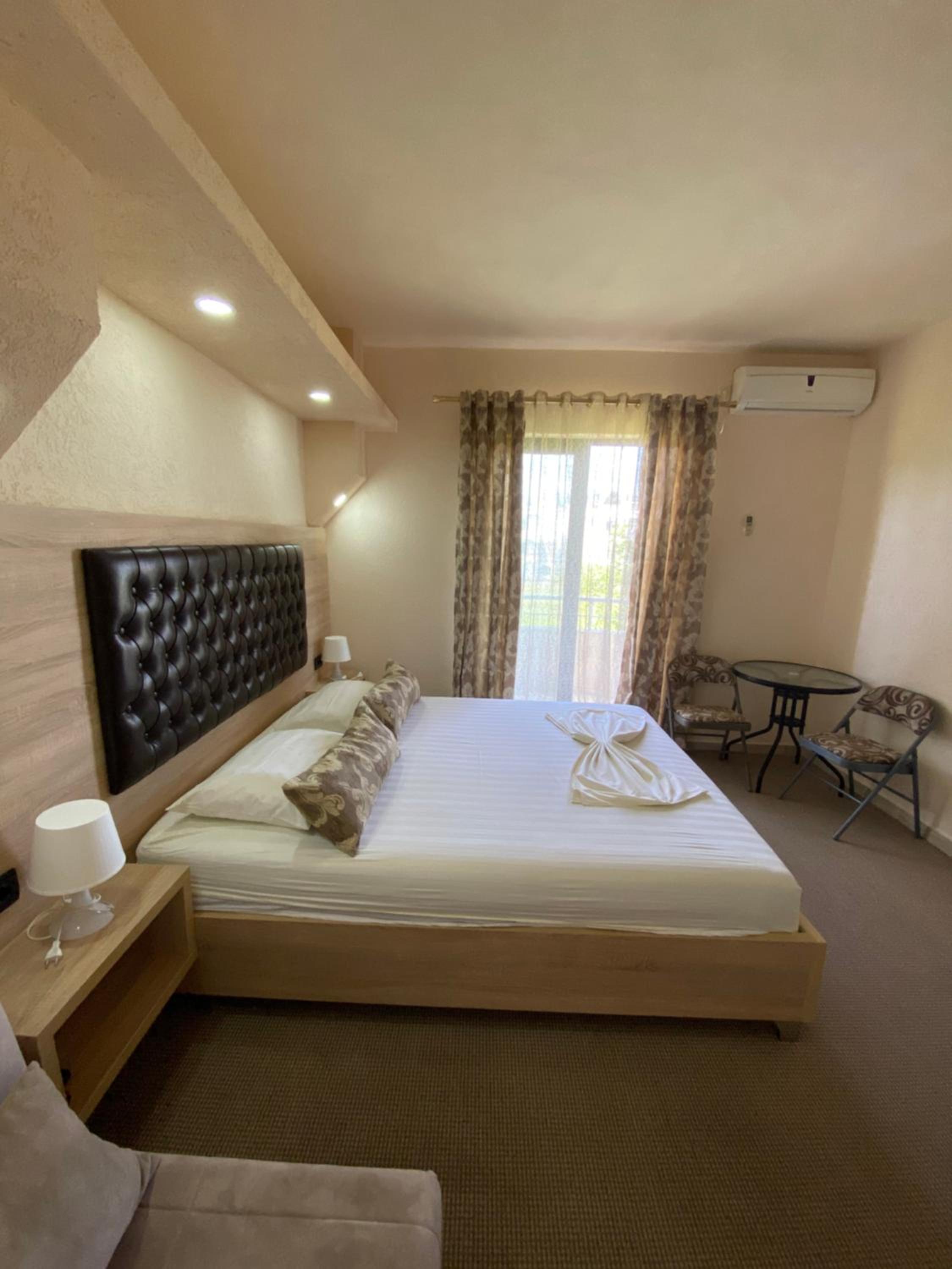Triple Room with Balcony - Photo 8