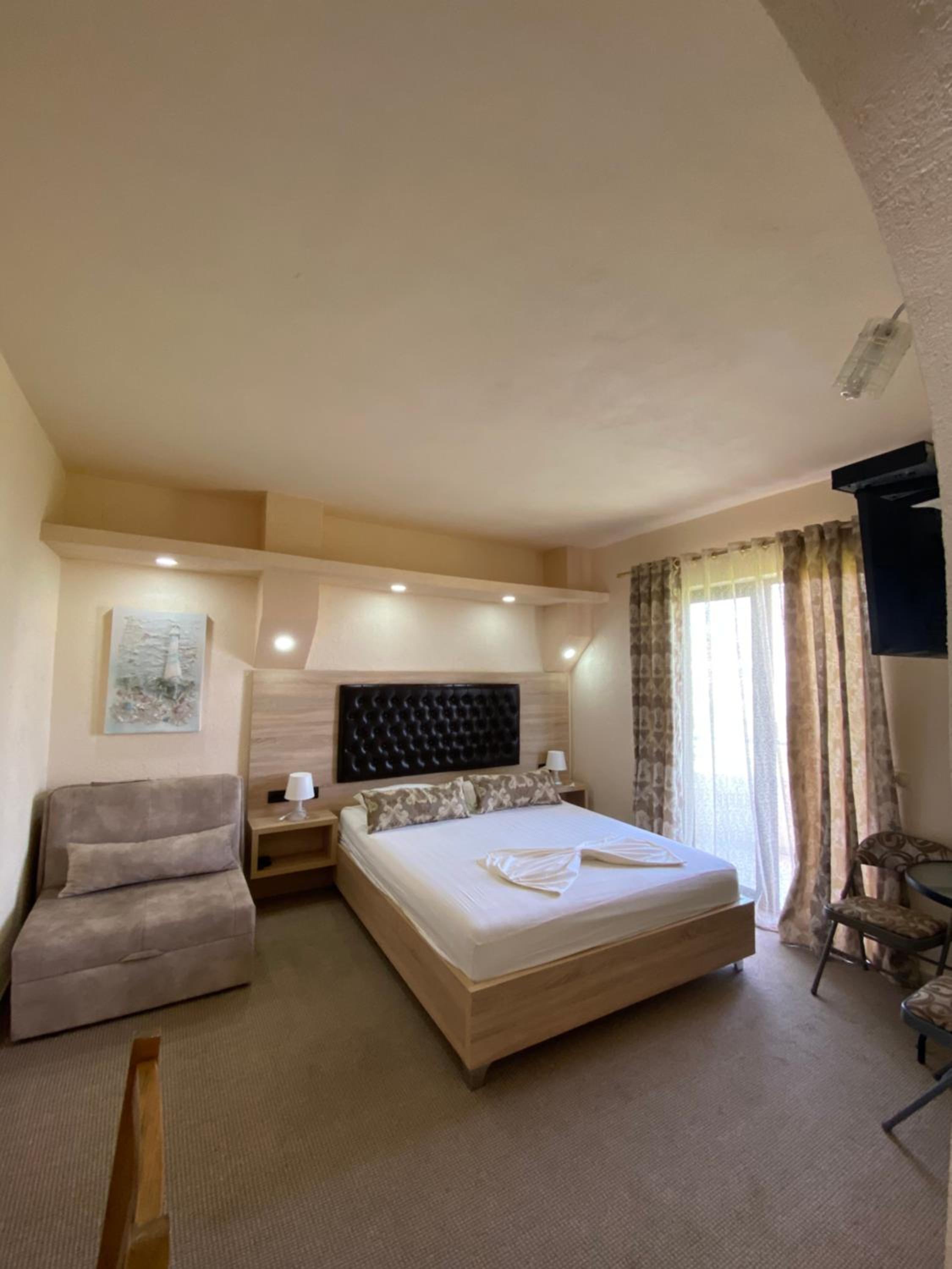 Triple Room with Balcony - Photo 16