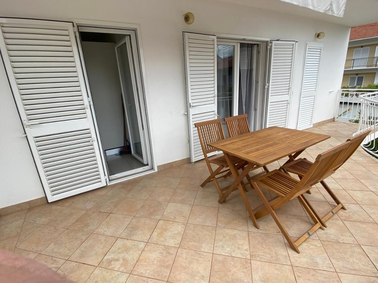 Two Bedroom Apartment with Balcony and Garden View photo 3